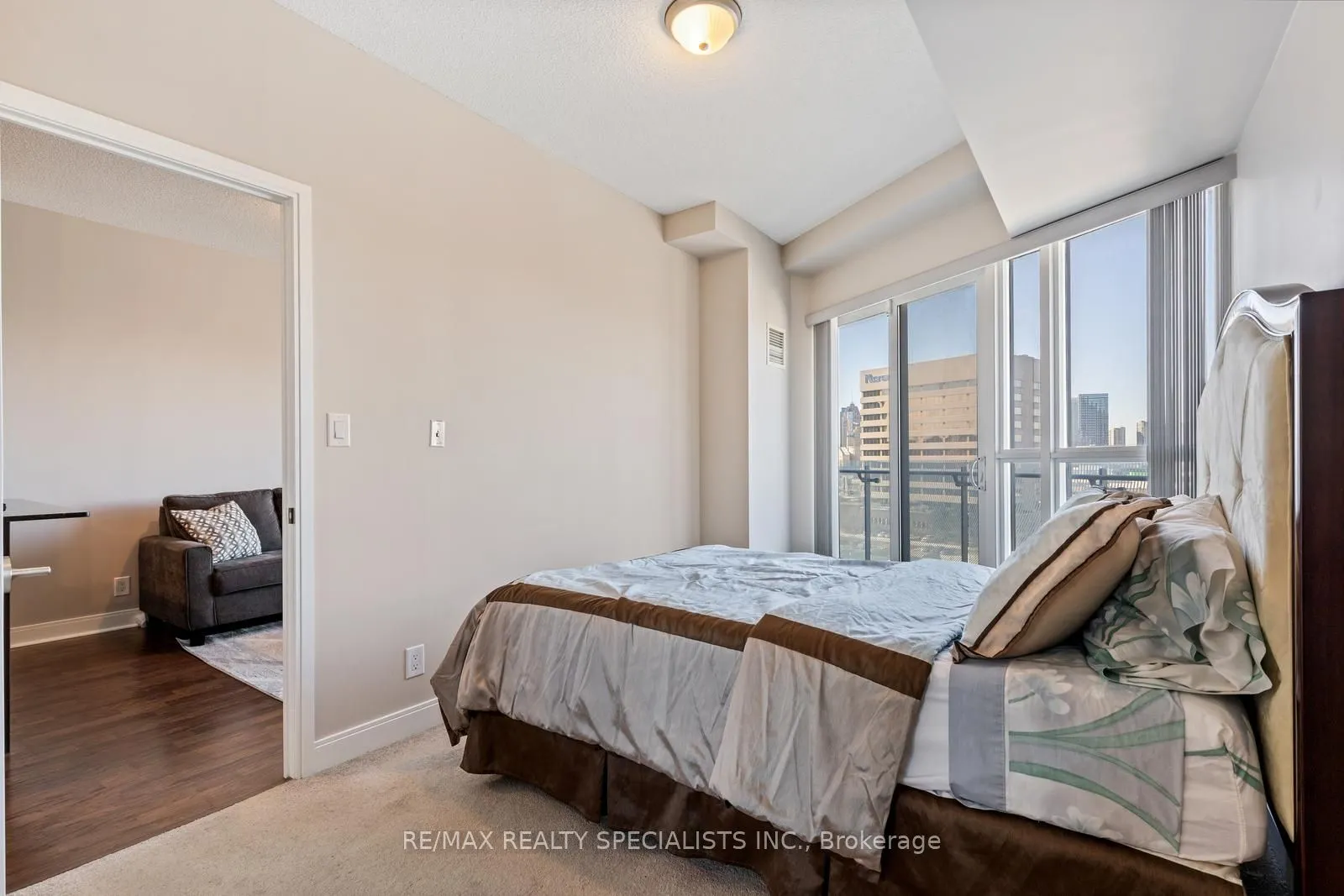 50 Absolute Avenue, #909