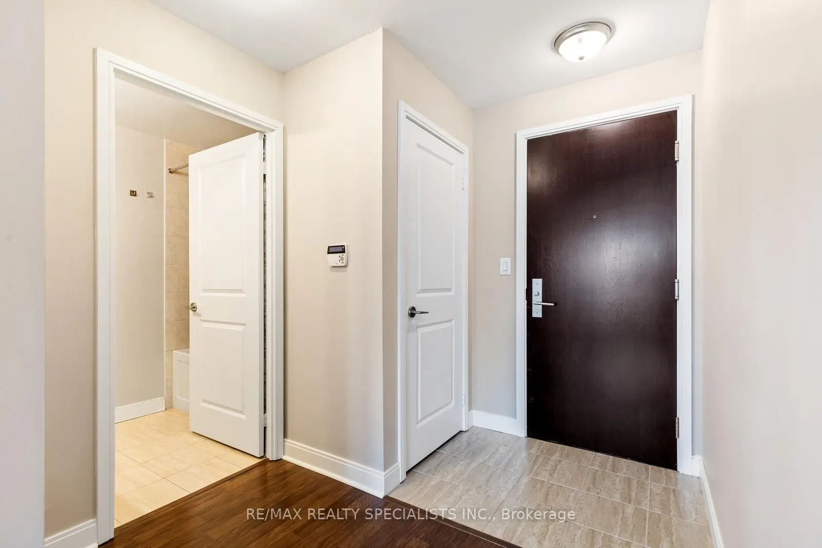 50 Absolute Avenue, #909