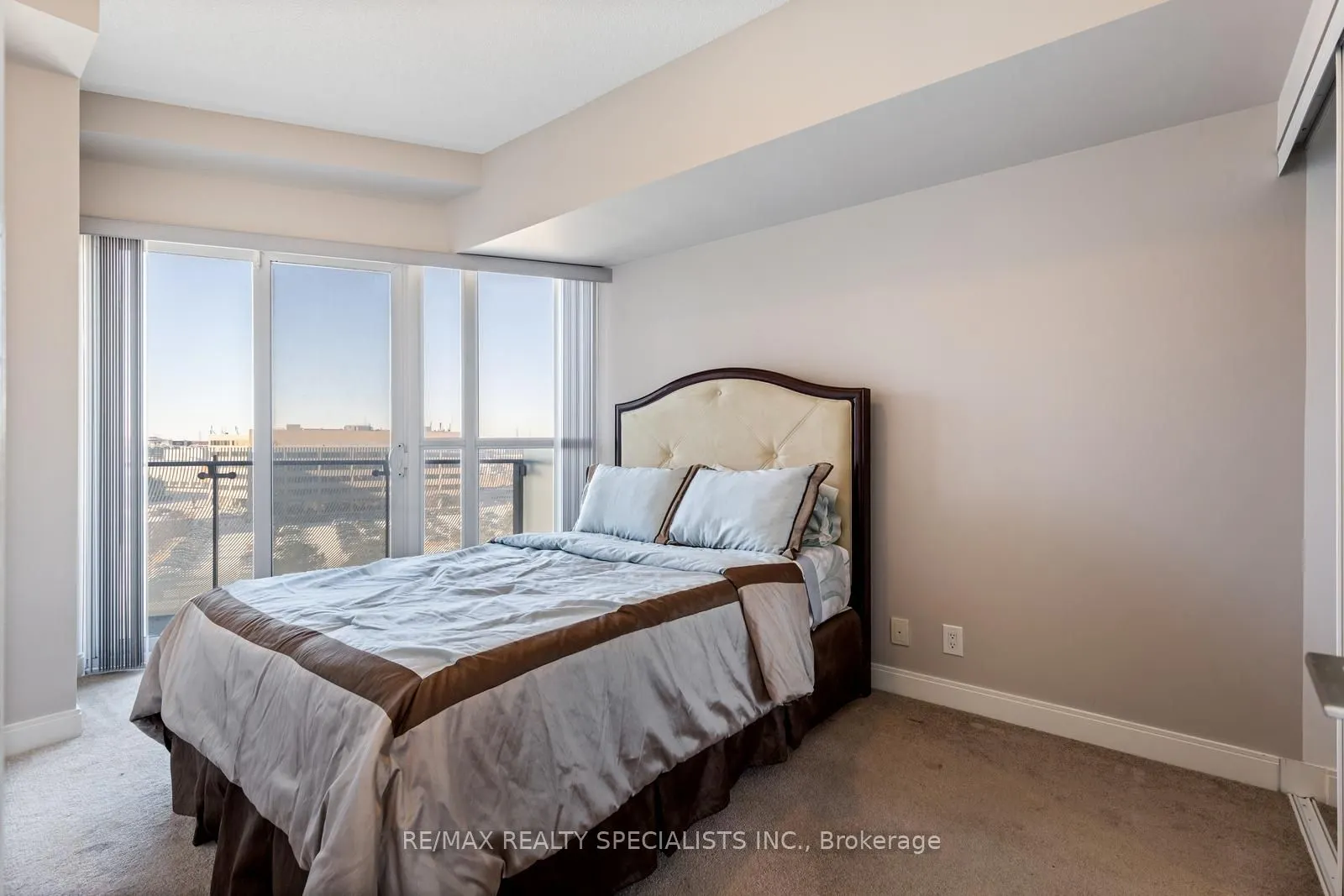 50 Absolute Avenue, #909