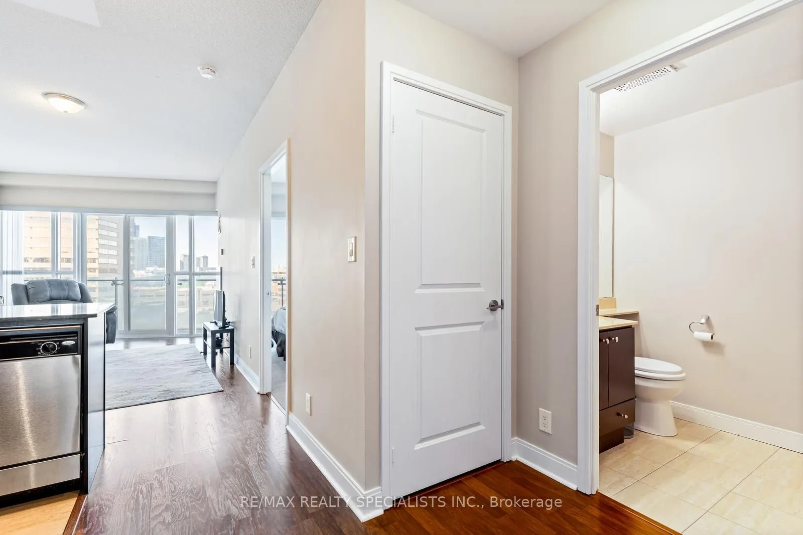 50 Absolute Avenue, #909