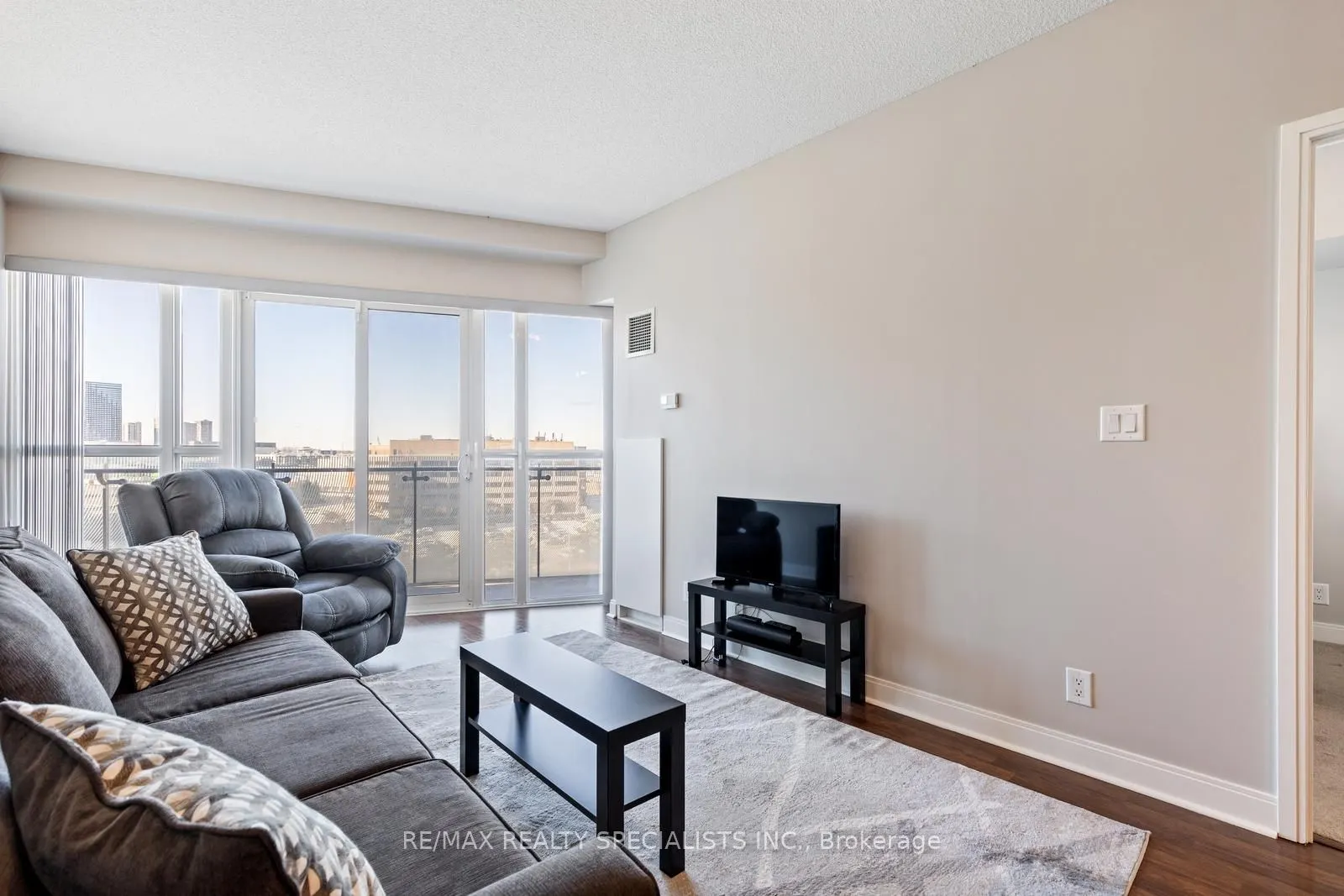 50 Absolute Avenue, #909