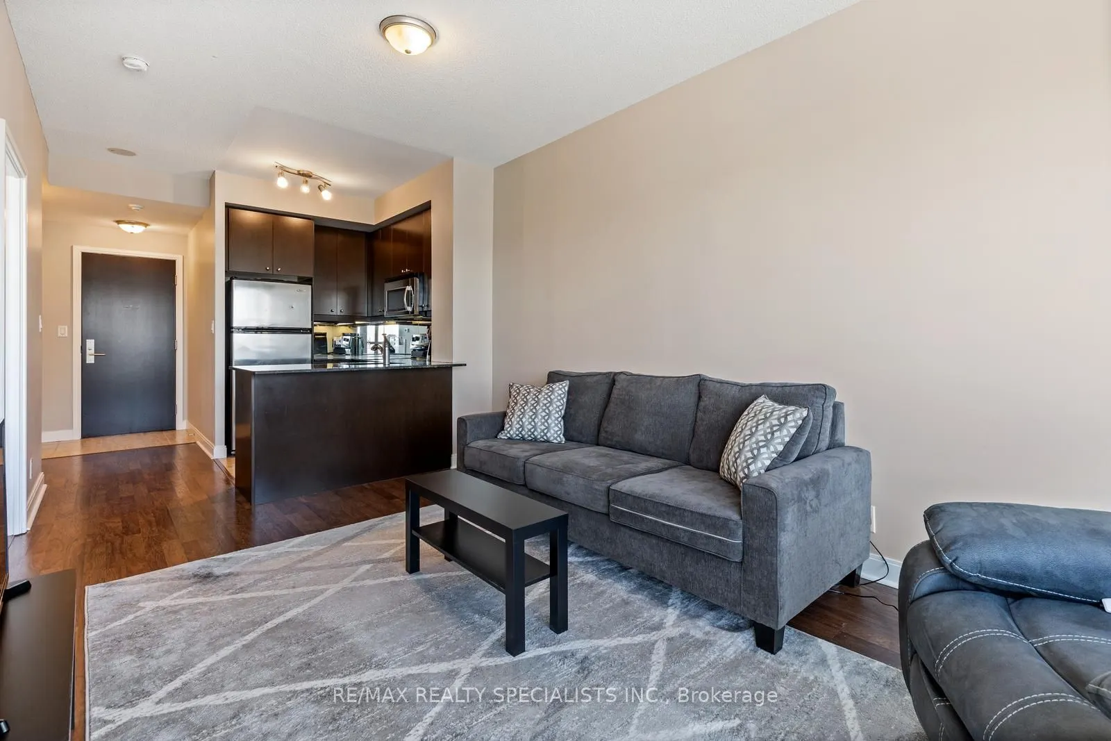 50 Absolute Avenue, #909