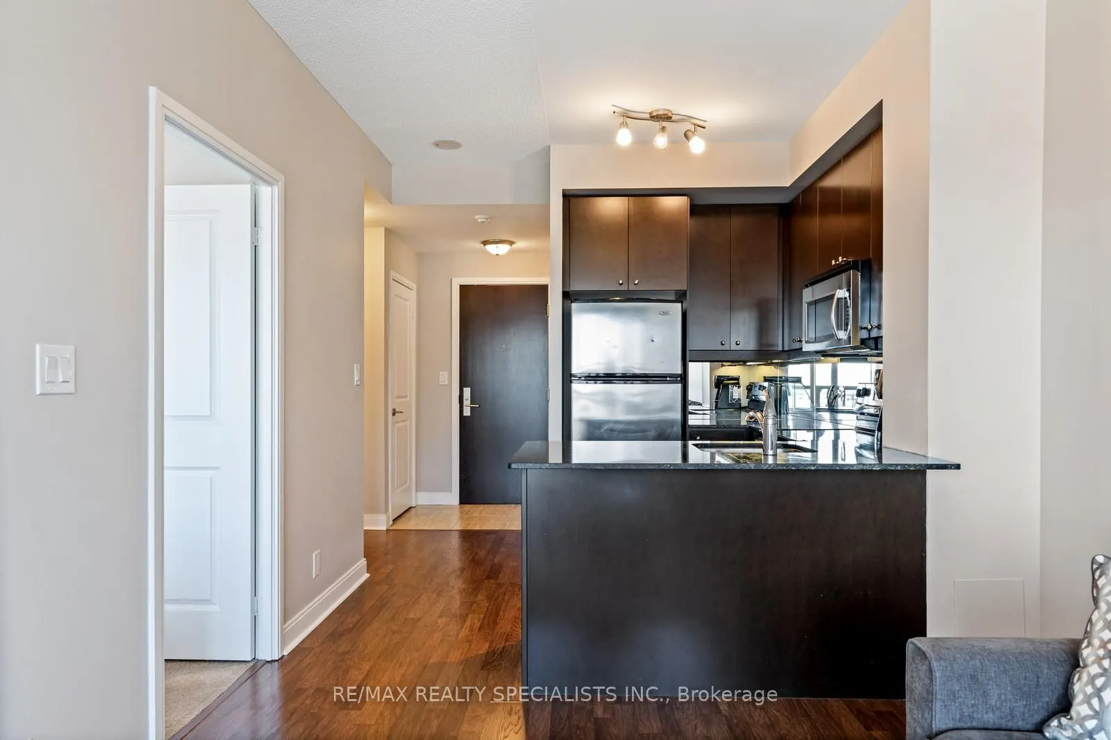50 Absolute Avenue, #909