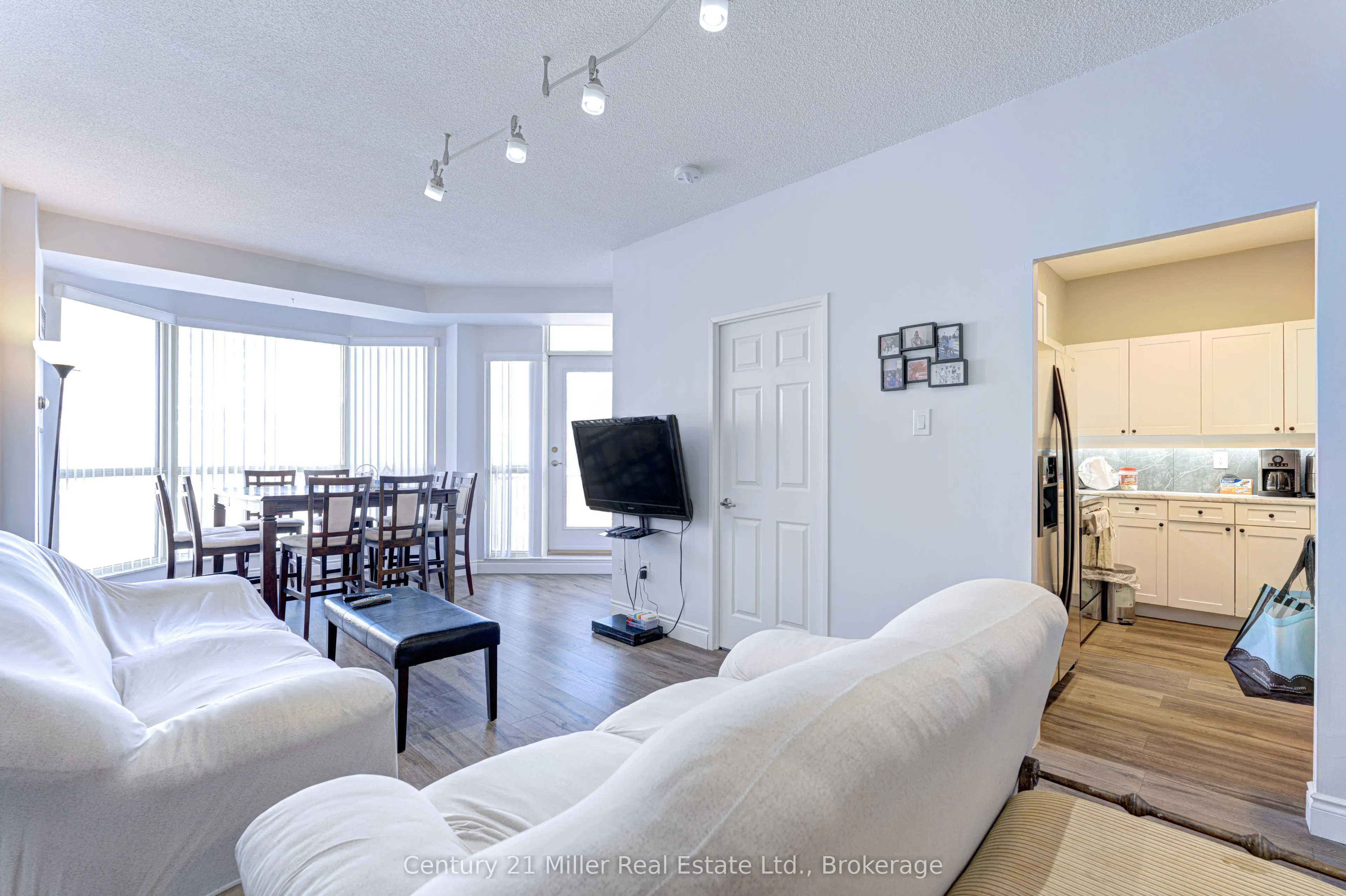 2511 Lakeshore Road W, #319