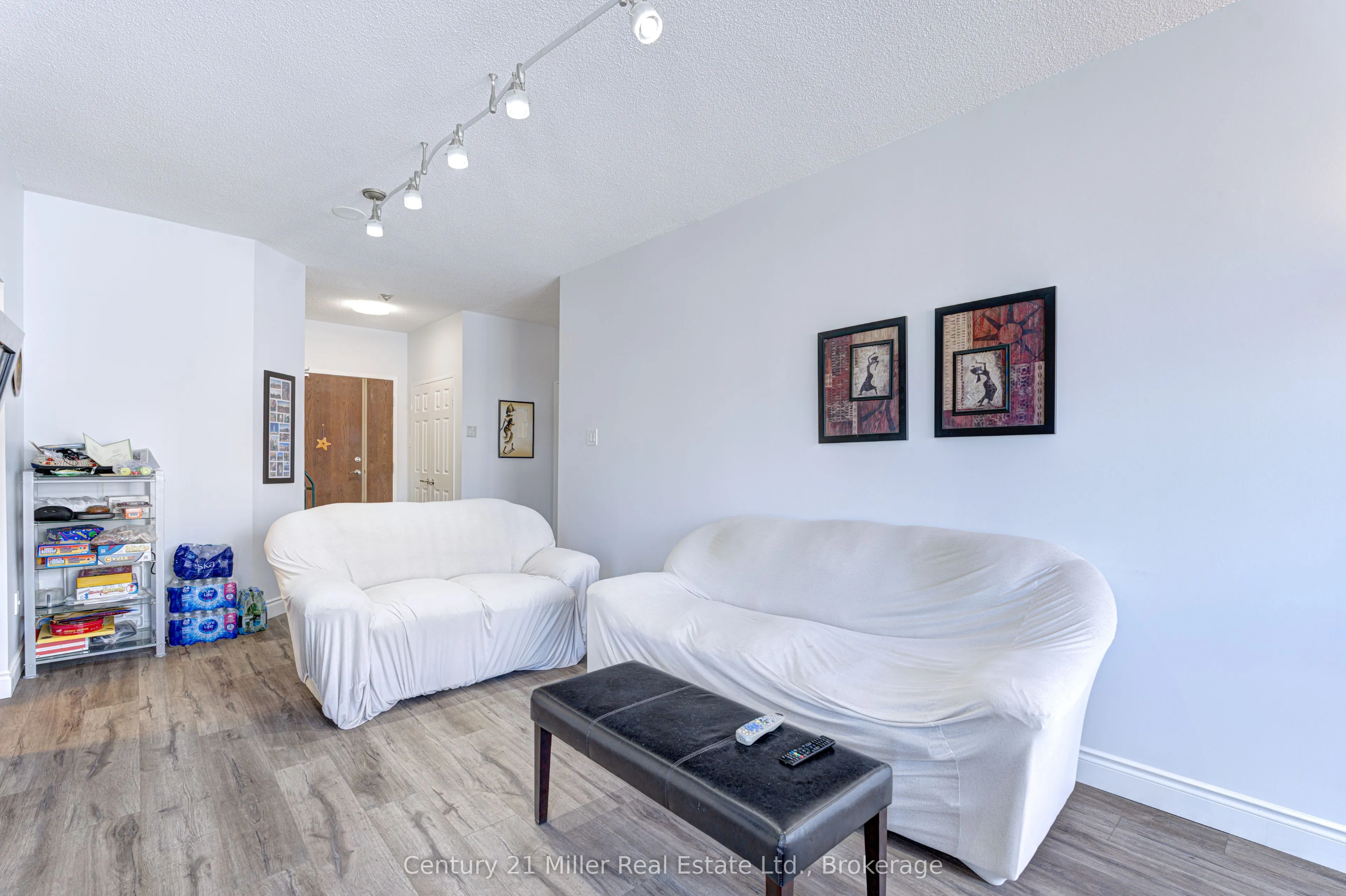 2511 Lakeshore Road W, #319
