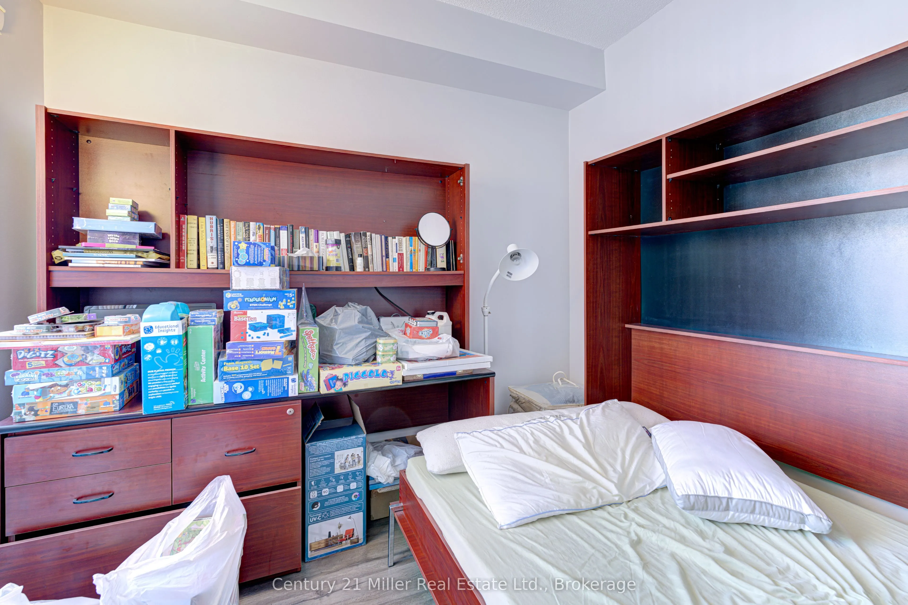 2511 Lakeshore Road W, #319