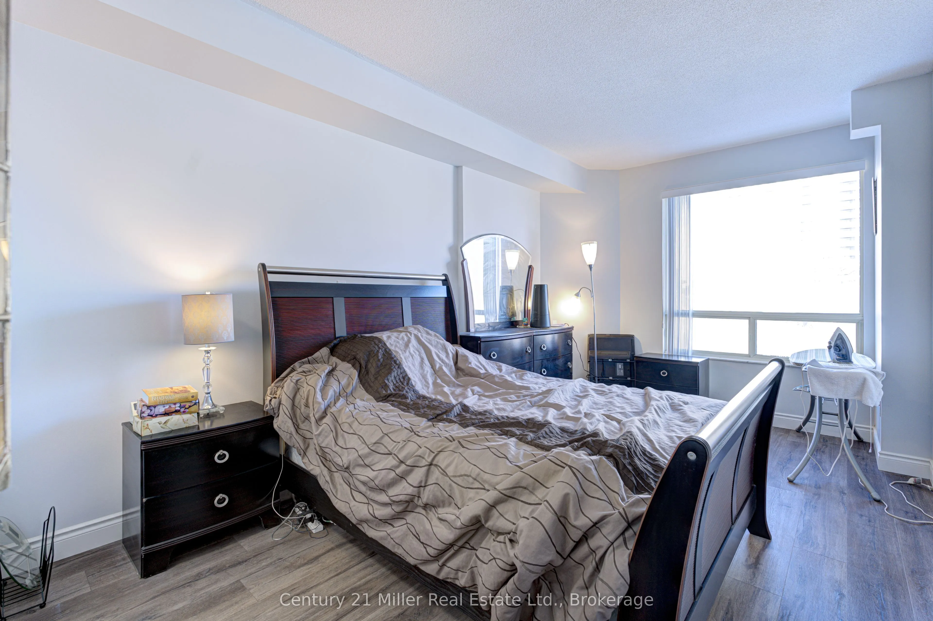 2511 Lakeshore Road W, #319