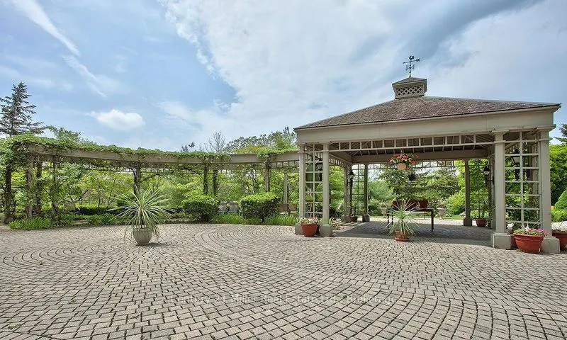 2511 Lakeshore Road W, #319