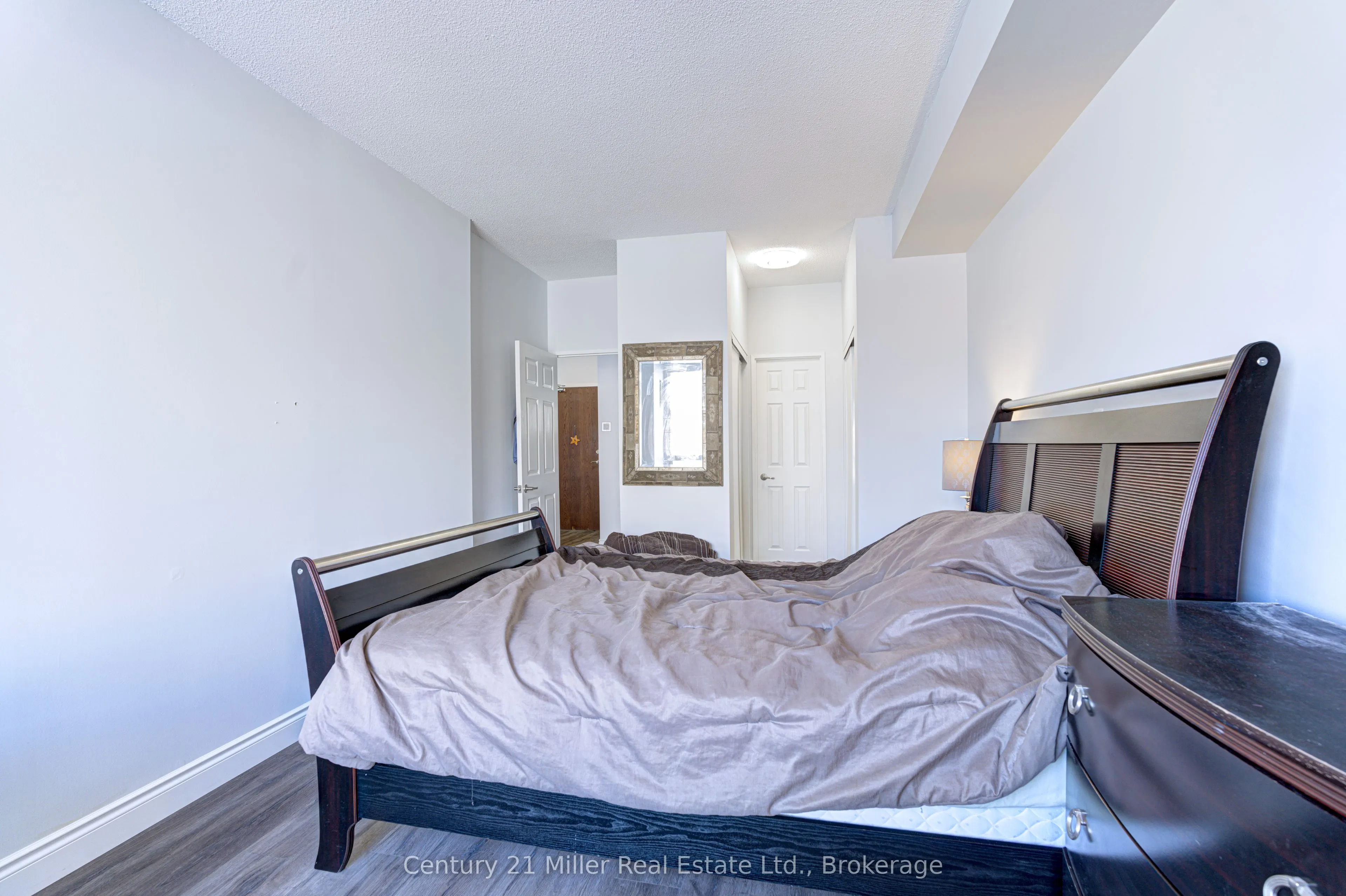 2511 Lakeshore Road W, #319