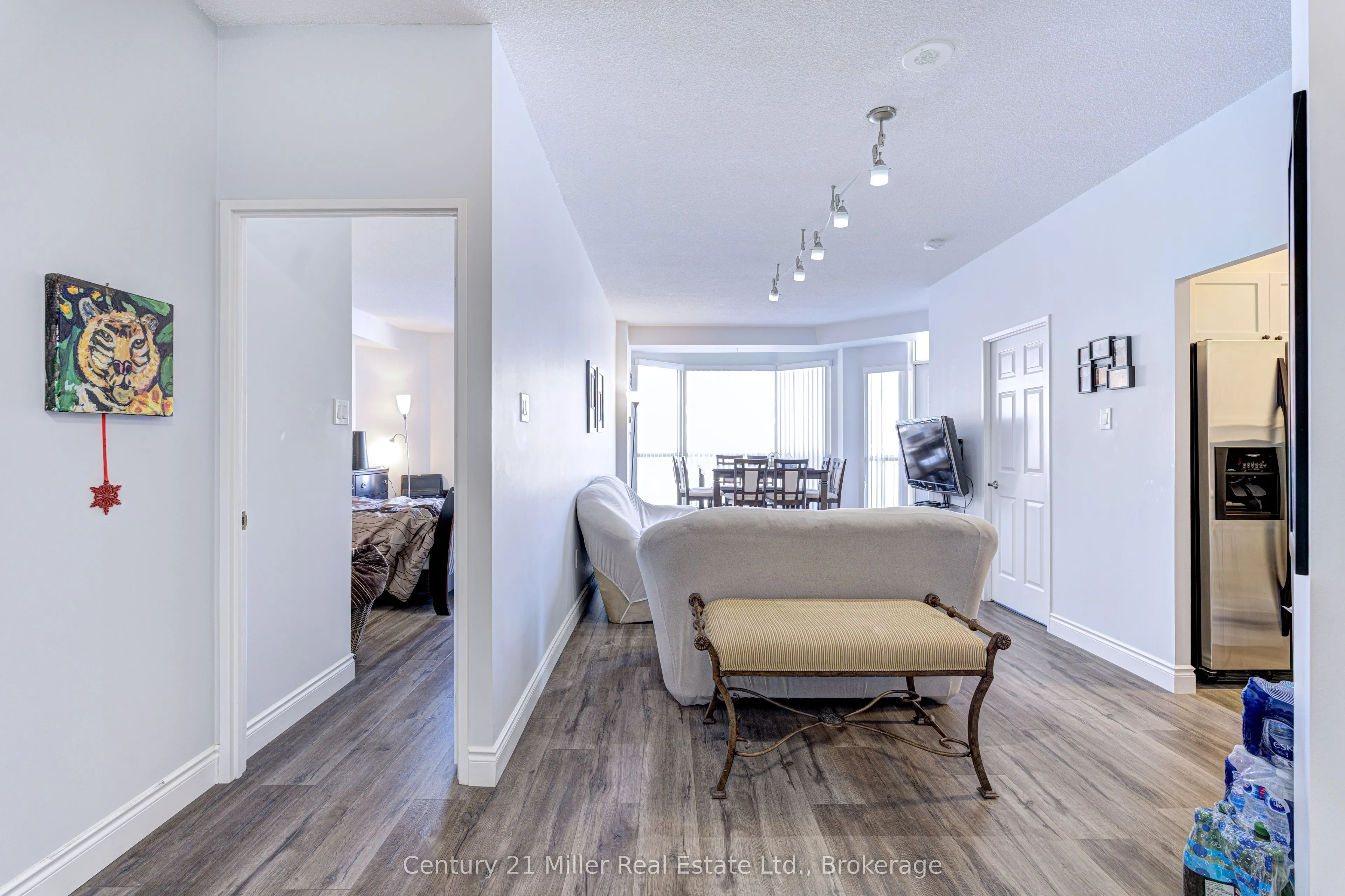 2511 Lakeshore Road W, #319