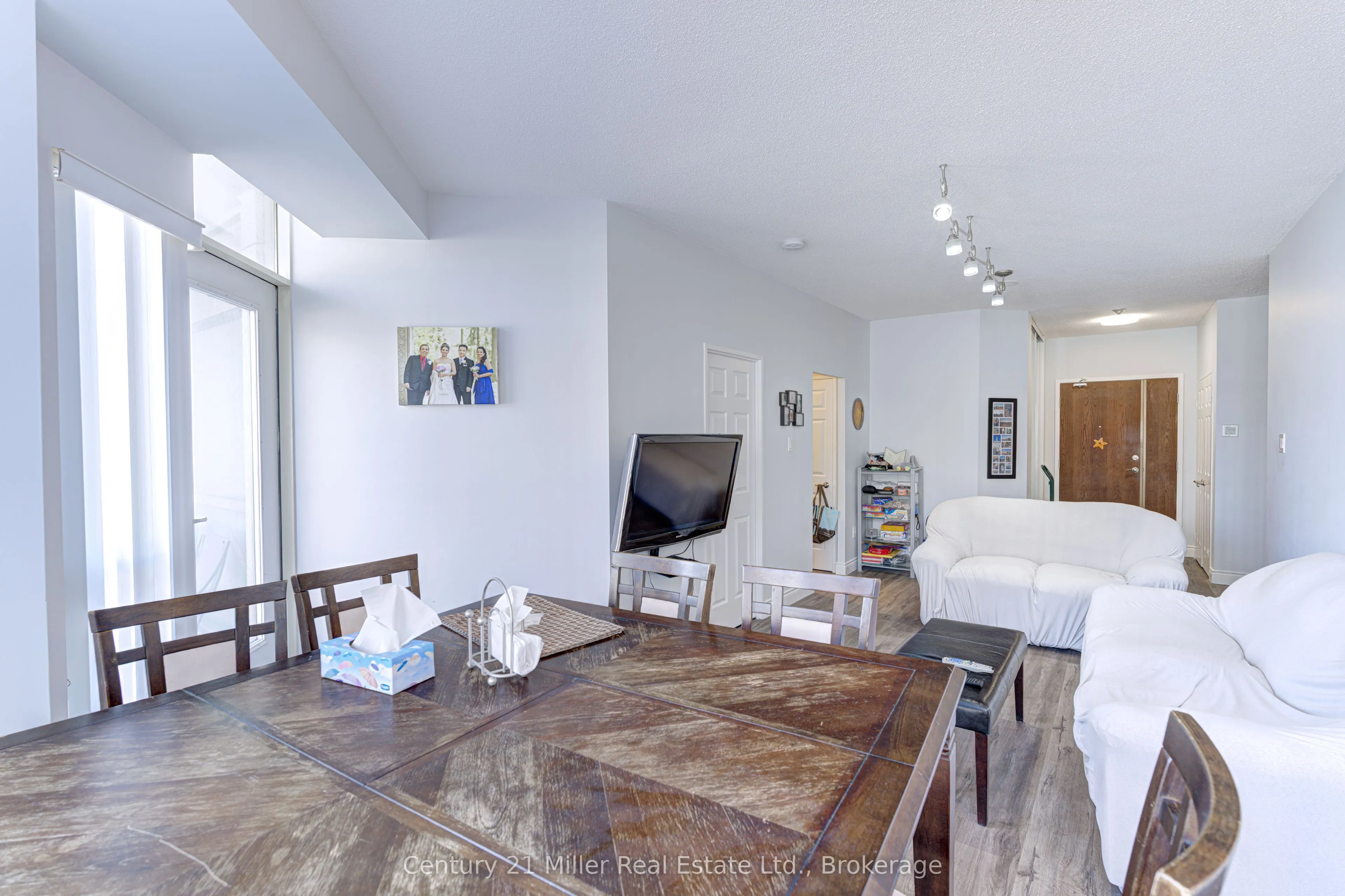 2511 Lakeshore Road W, #319