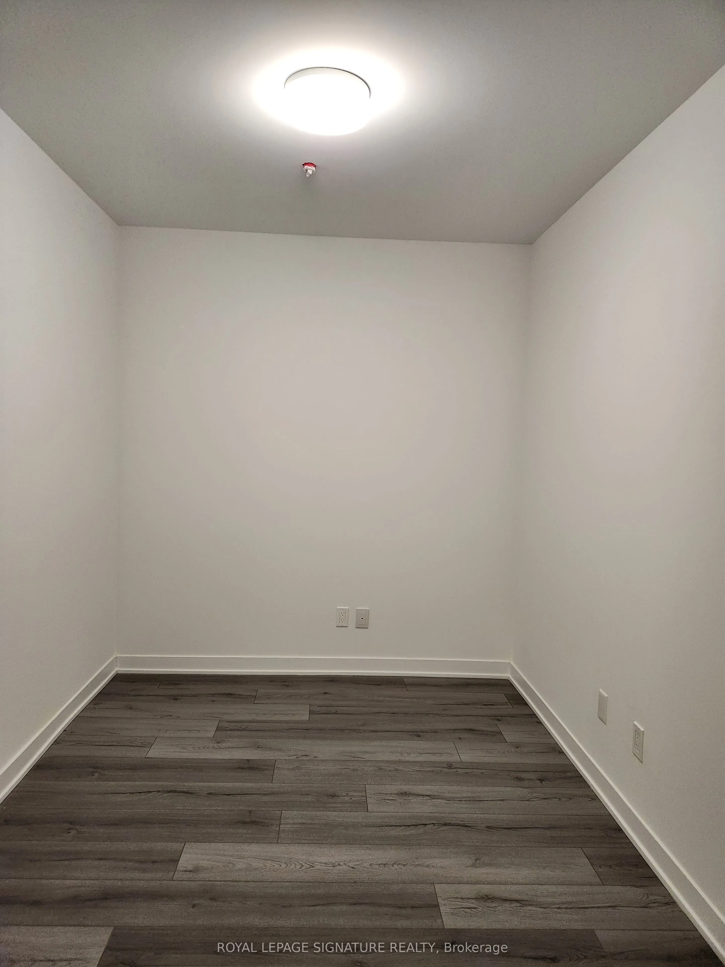 405 Dundas Street, #334