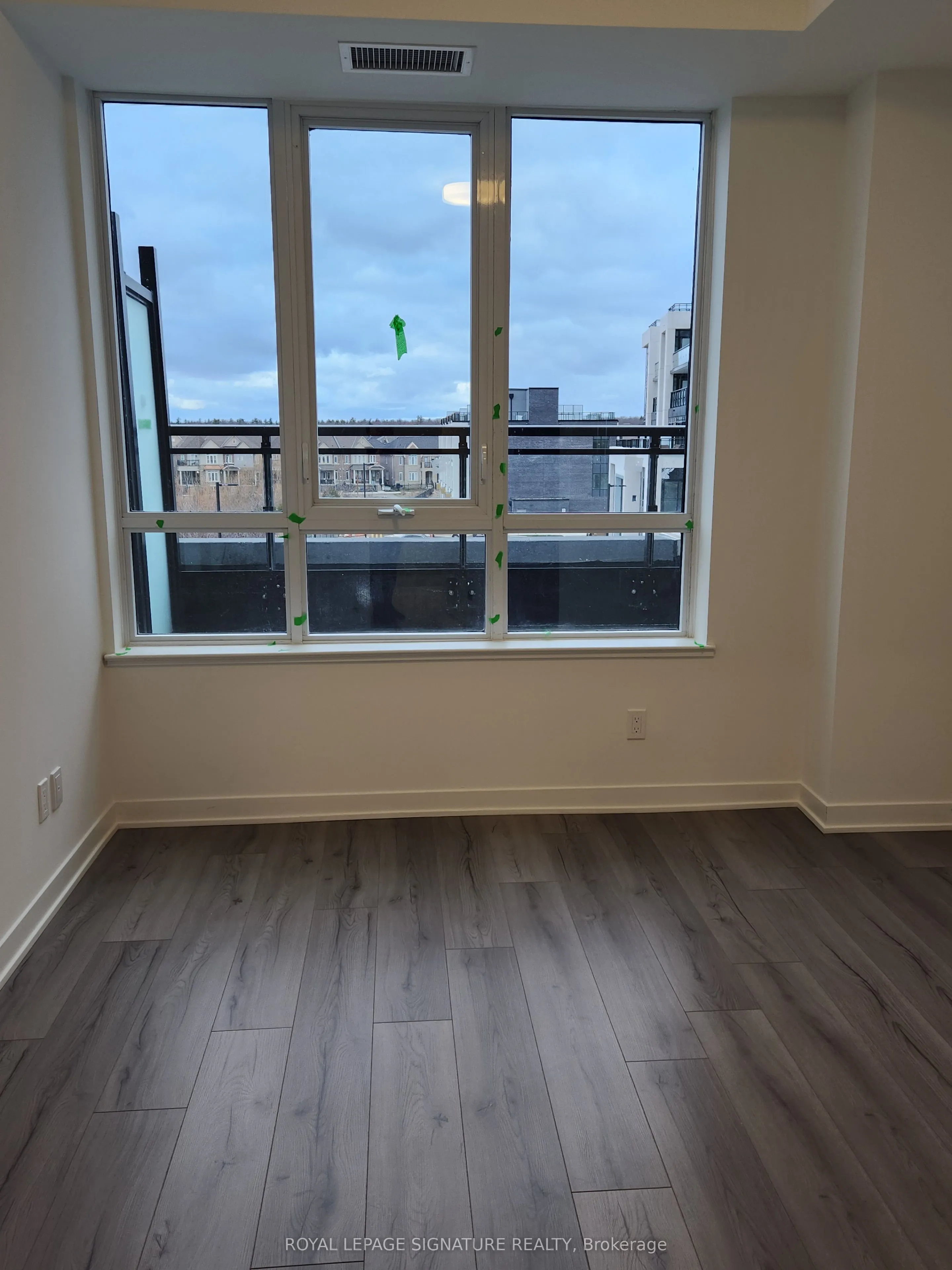 405 Dundas Street, #334