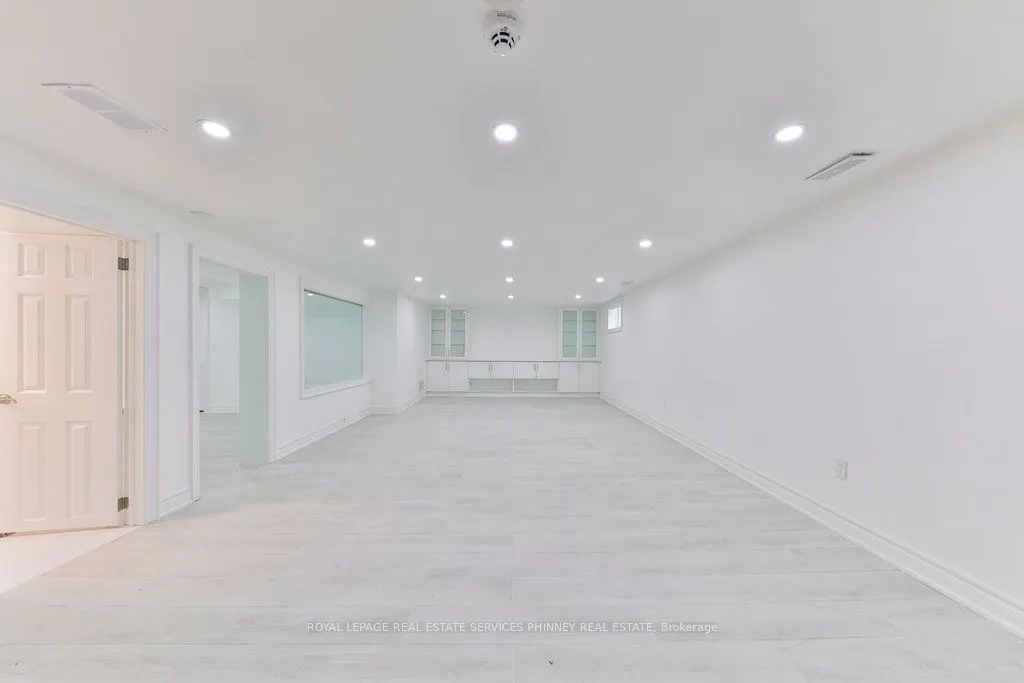 1003 Lakeshore Road W