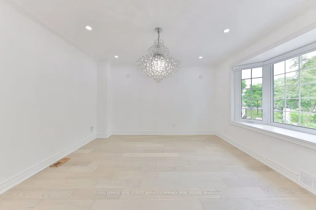 1003 Lakeshore Road W