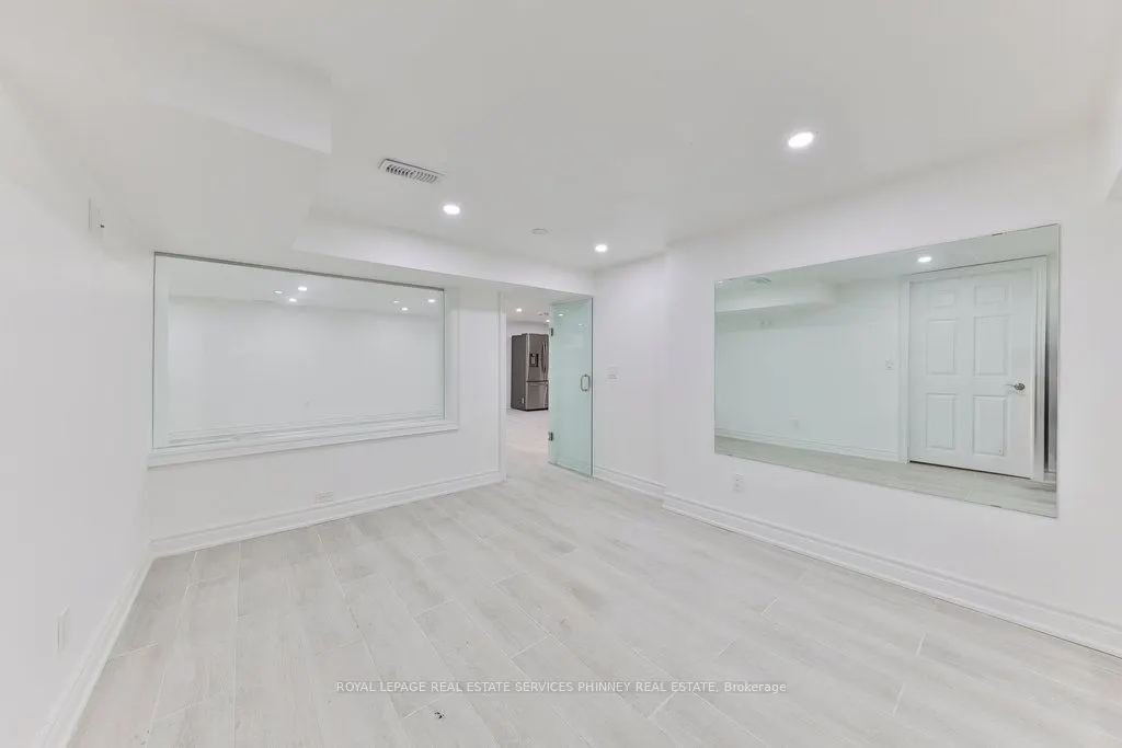 1003 Lakeshore Road W