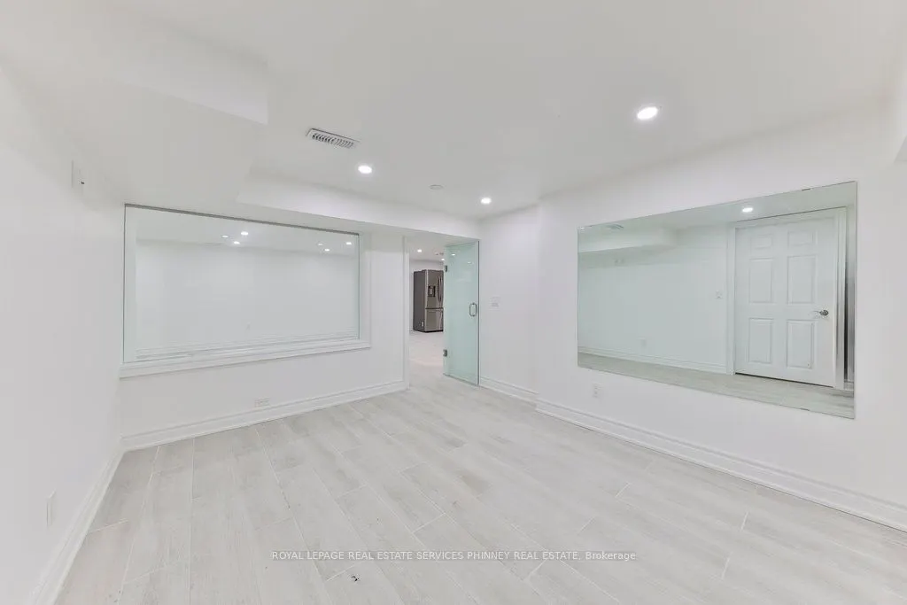 1003 Lakeshore Road W