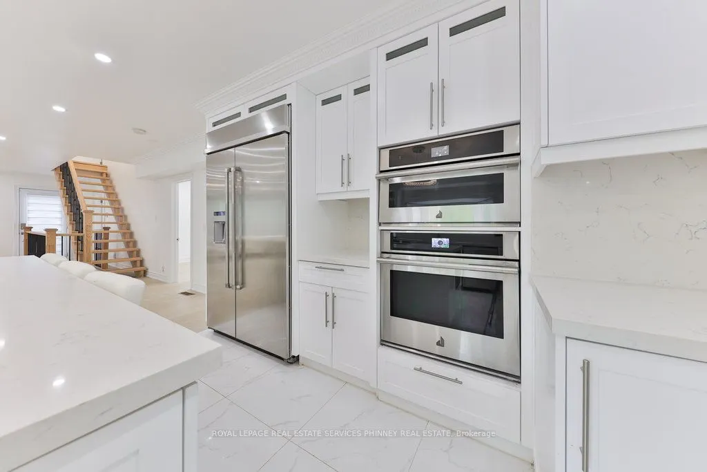1003 Lakeshore Road W