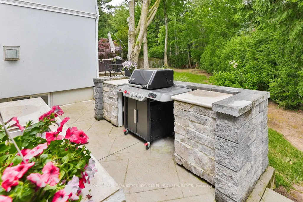 1003 Lakeshore Road W