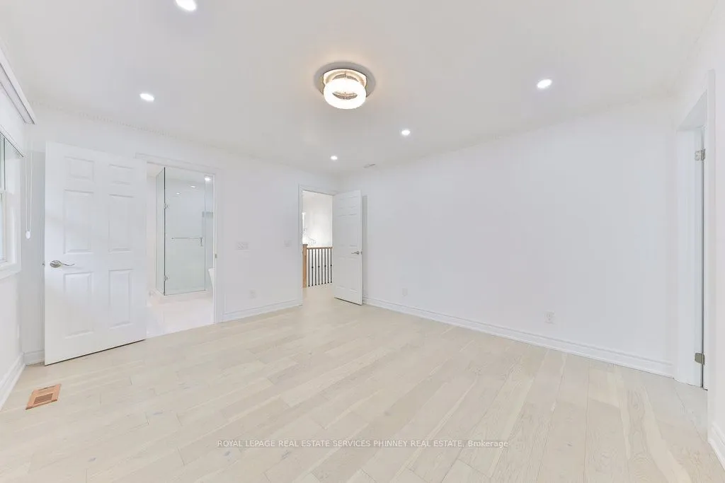 1003 Lakeshore Road W