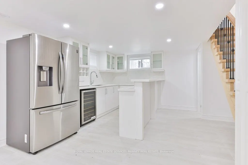 1003 Lakeshore Road W