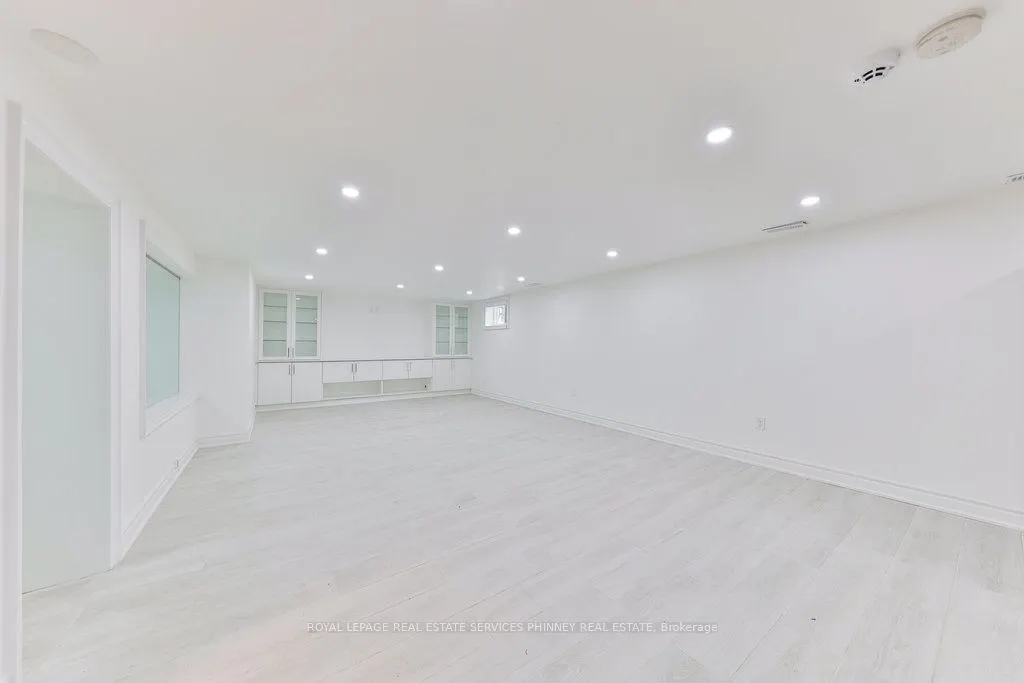 1003 Lakeshore Road W