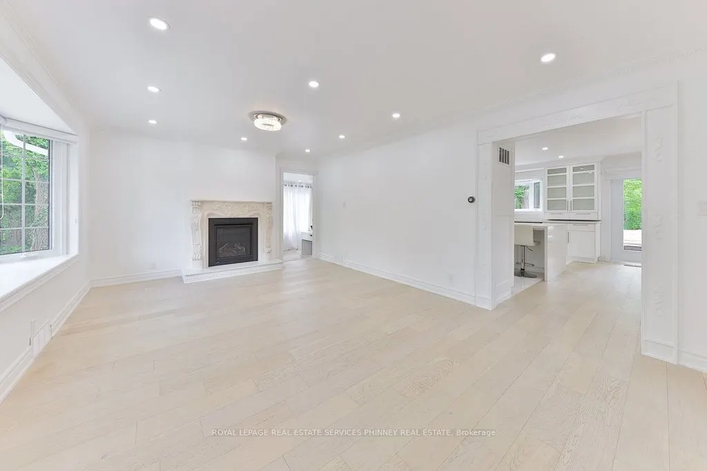 1003 Lakeshore Road W