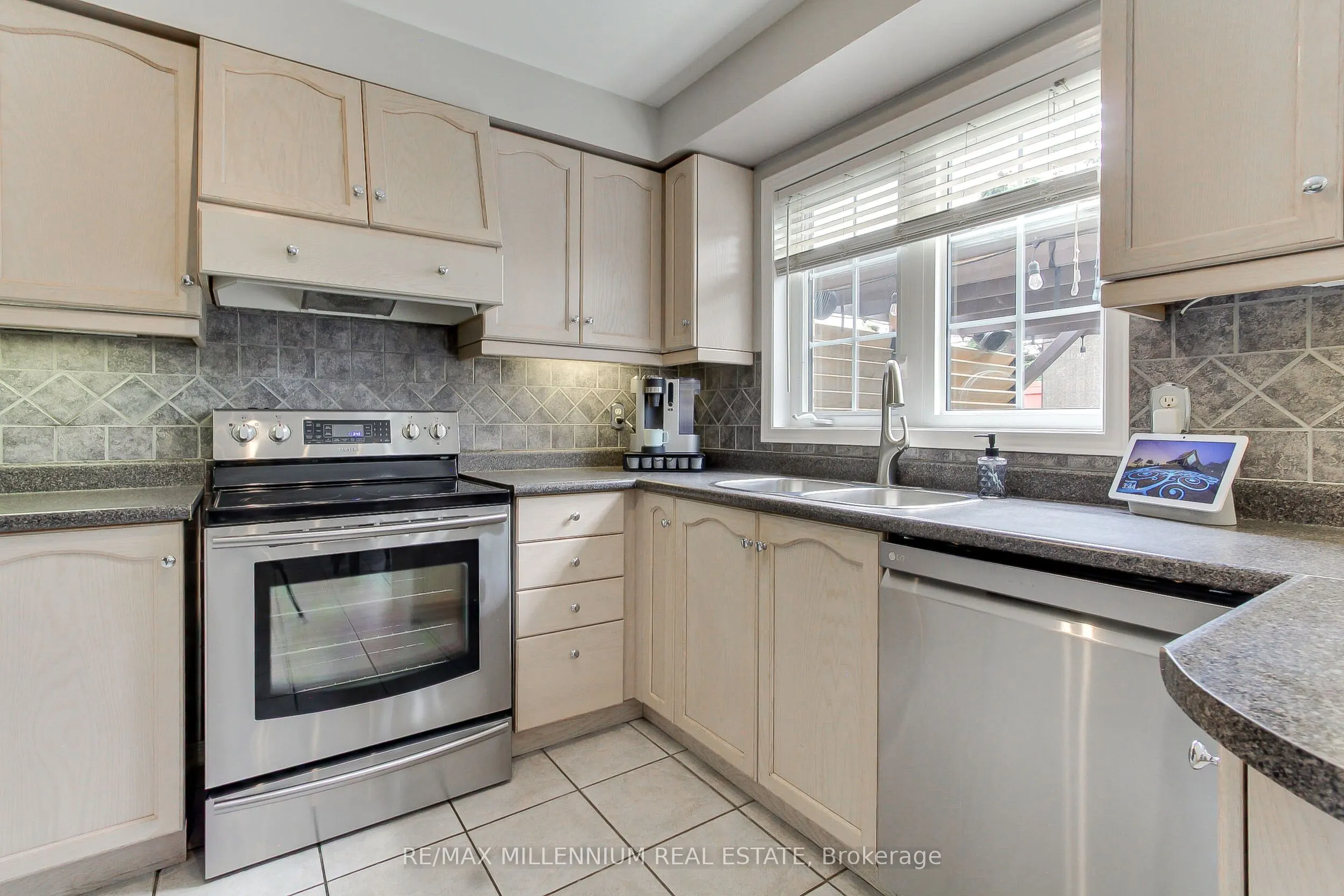 60 Mainard Crescent