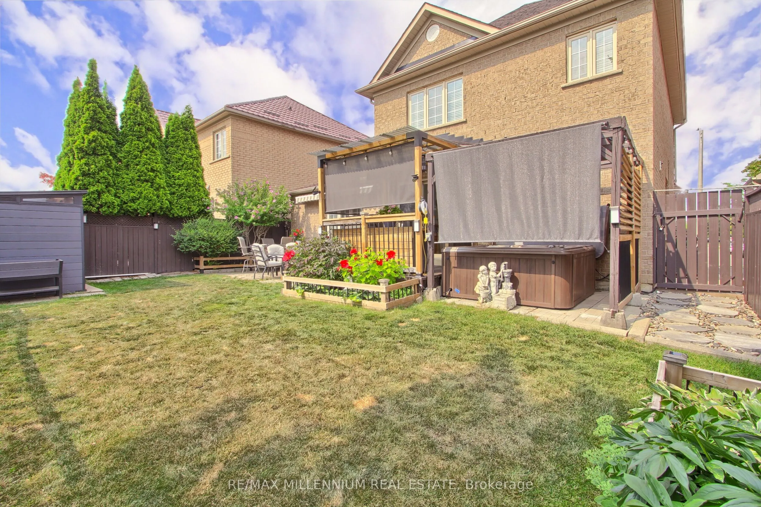 60 Mainard Crescent