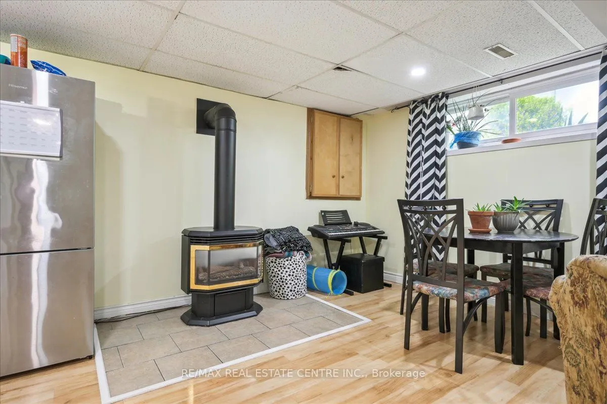 74 Mountainview Road S