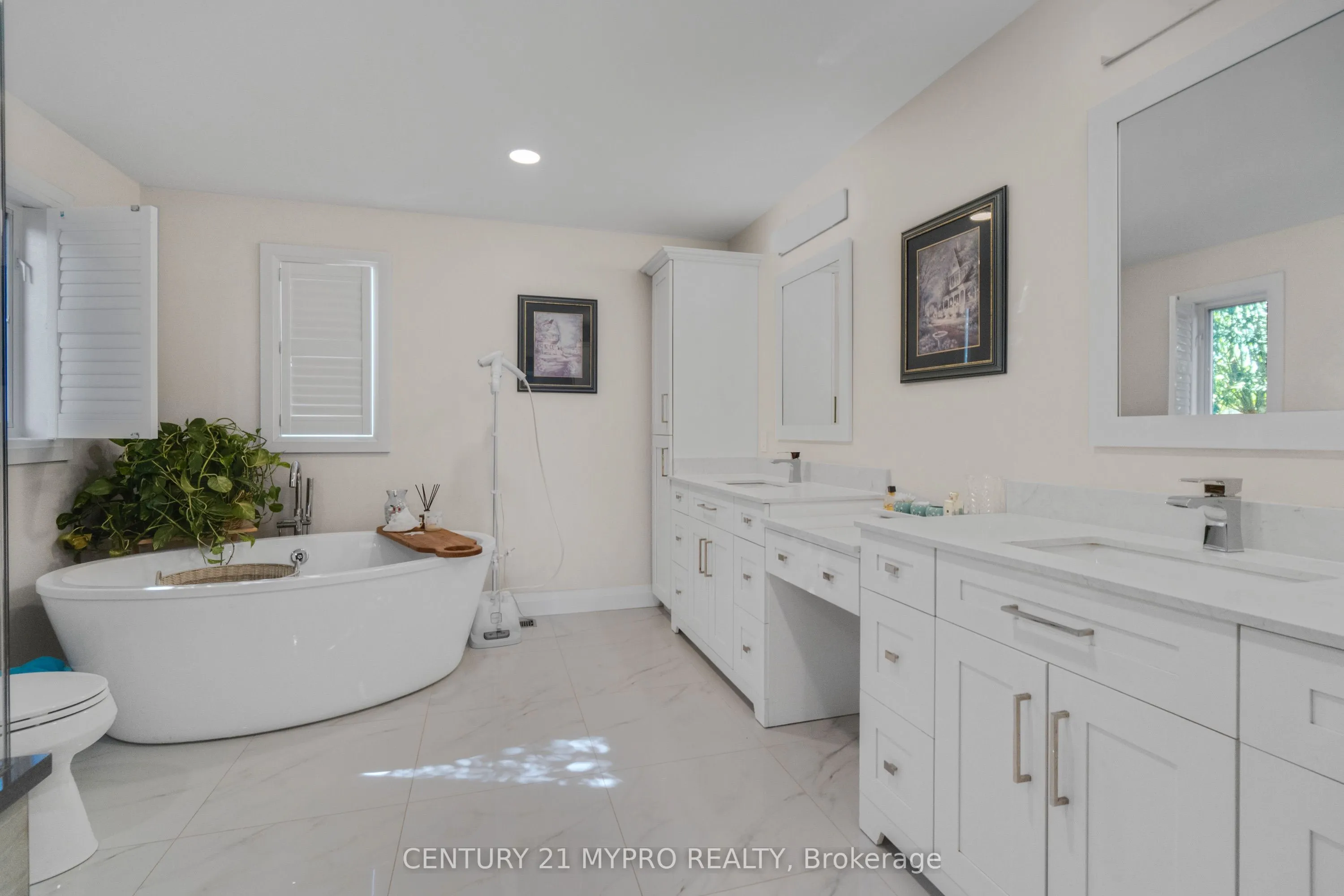 1115 Sheltered Oak Court
