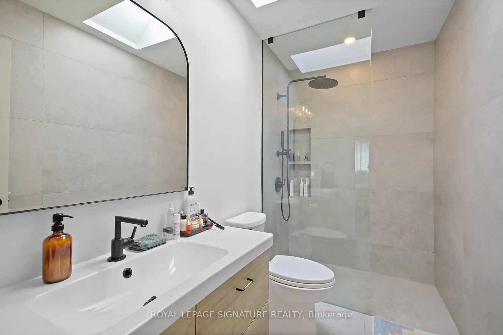852 St Clarens Avenue, #1
