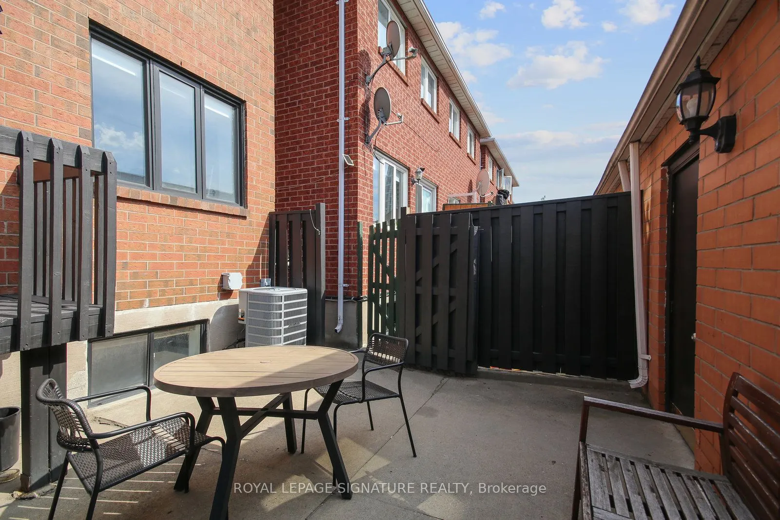 852 St Clarens Avenue, #1