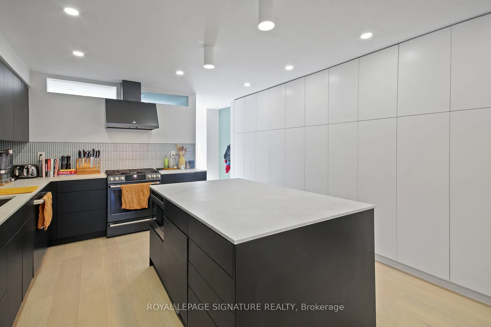 852 St Clarens Avenue, #1