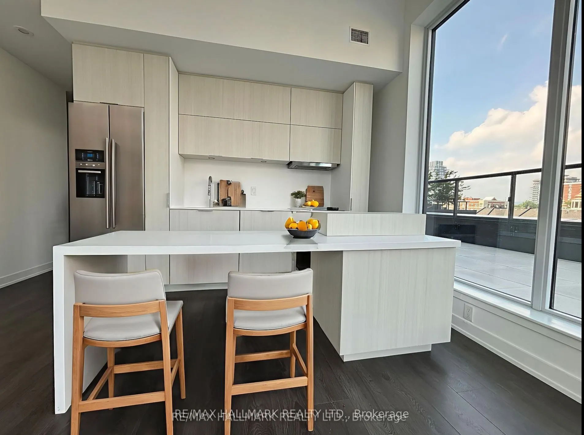 370 Martha Street, #402