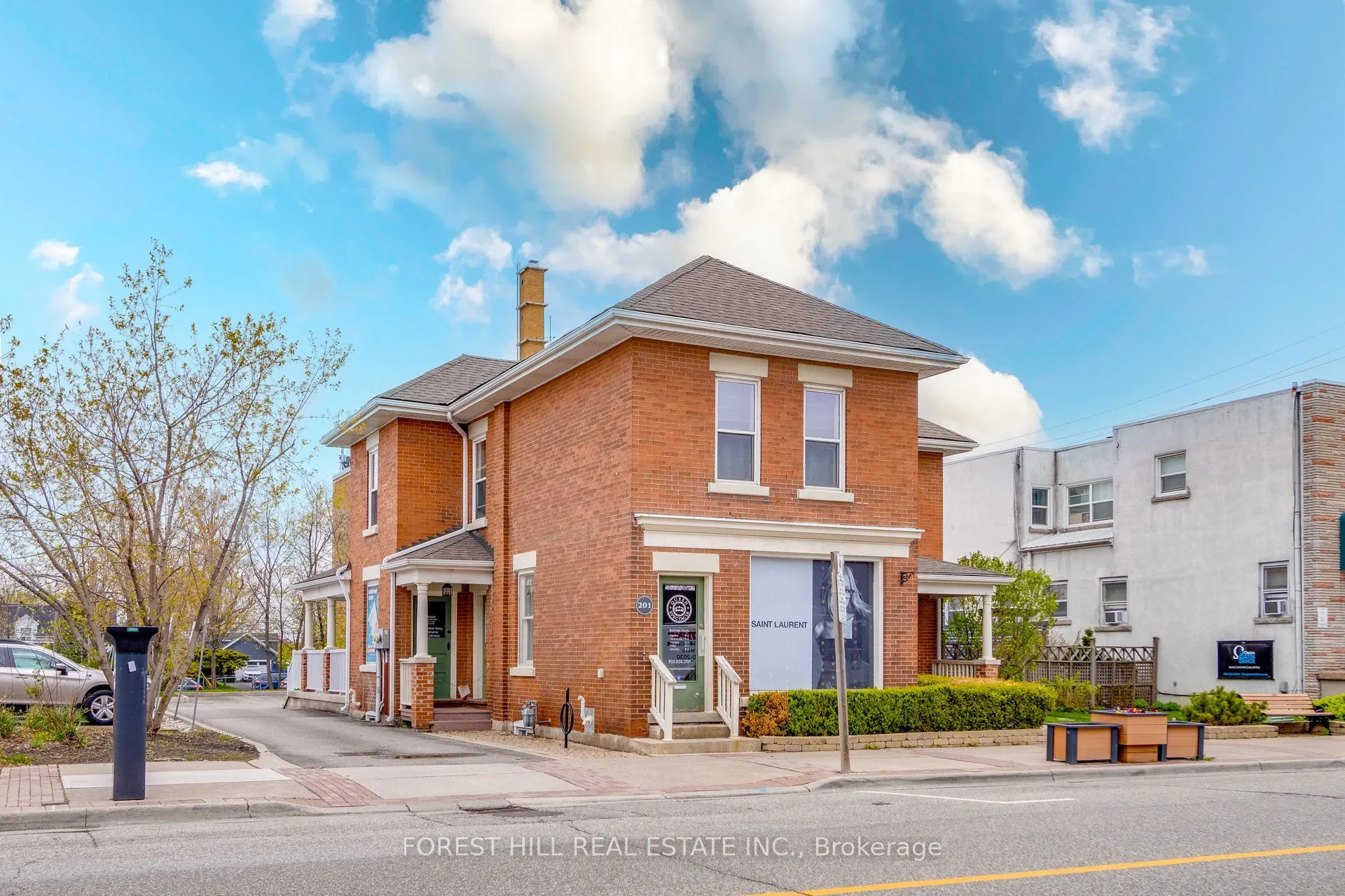 201 Queen Street S