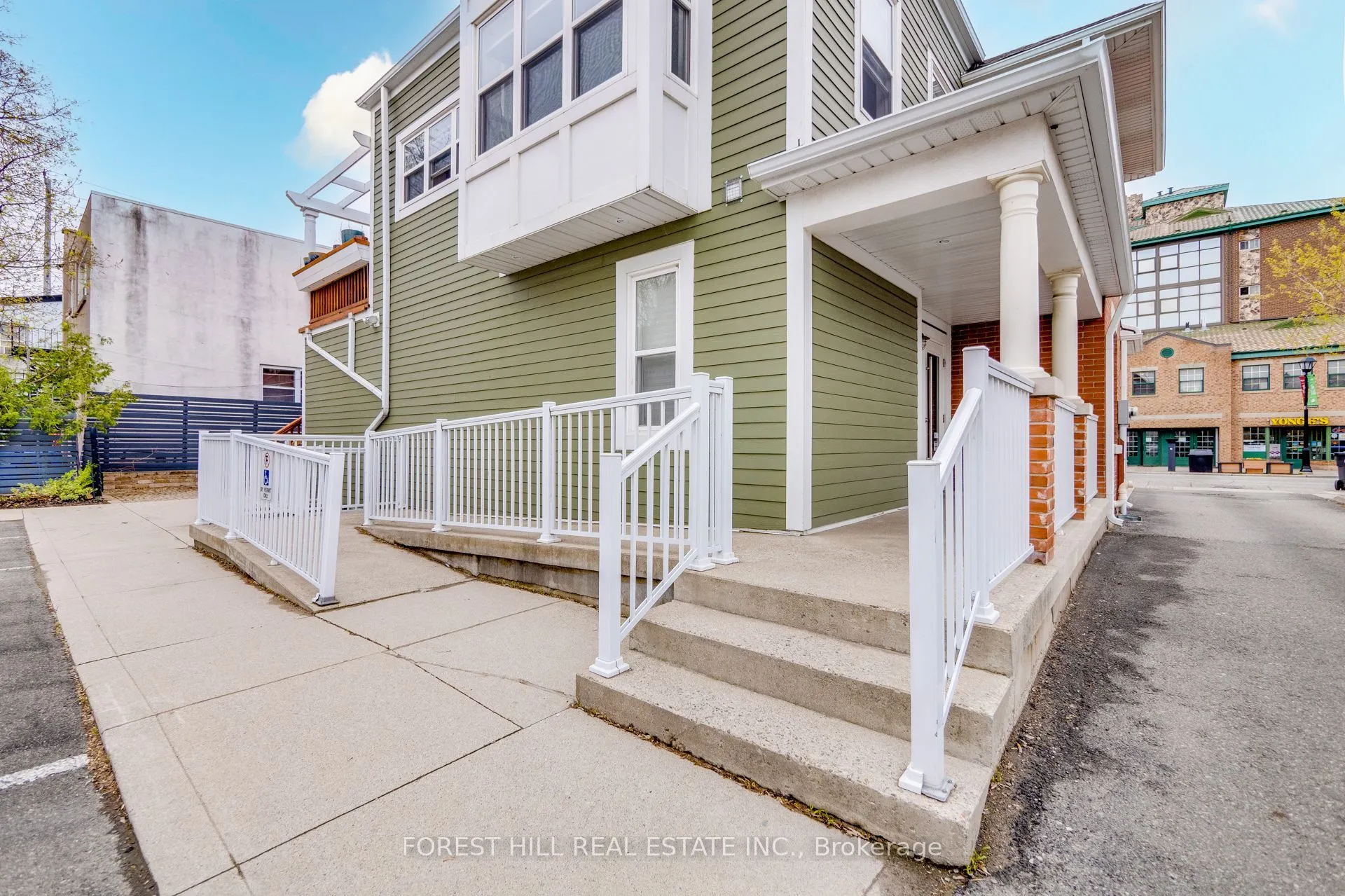 201 Queen Street S