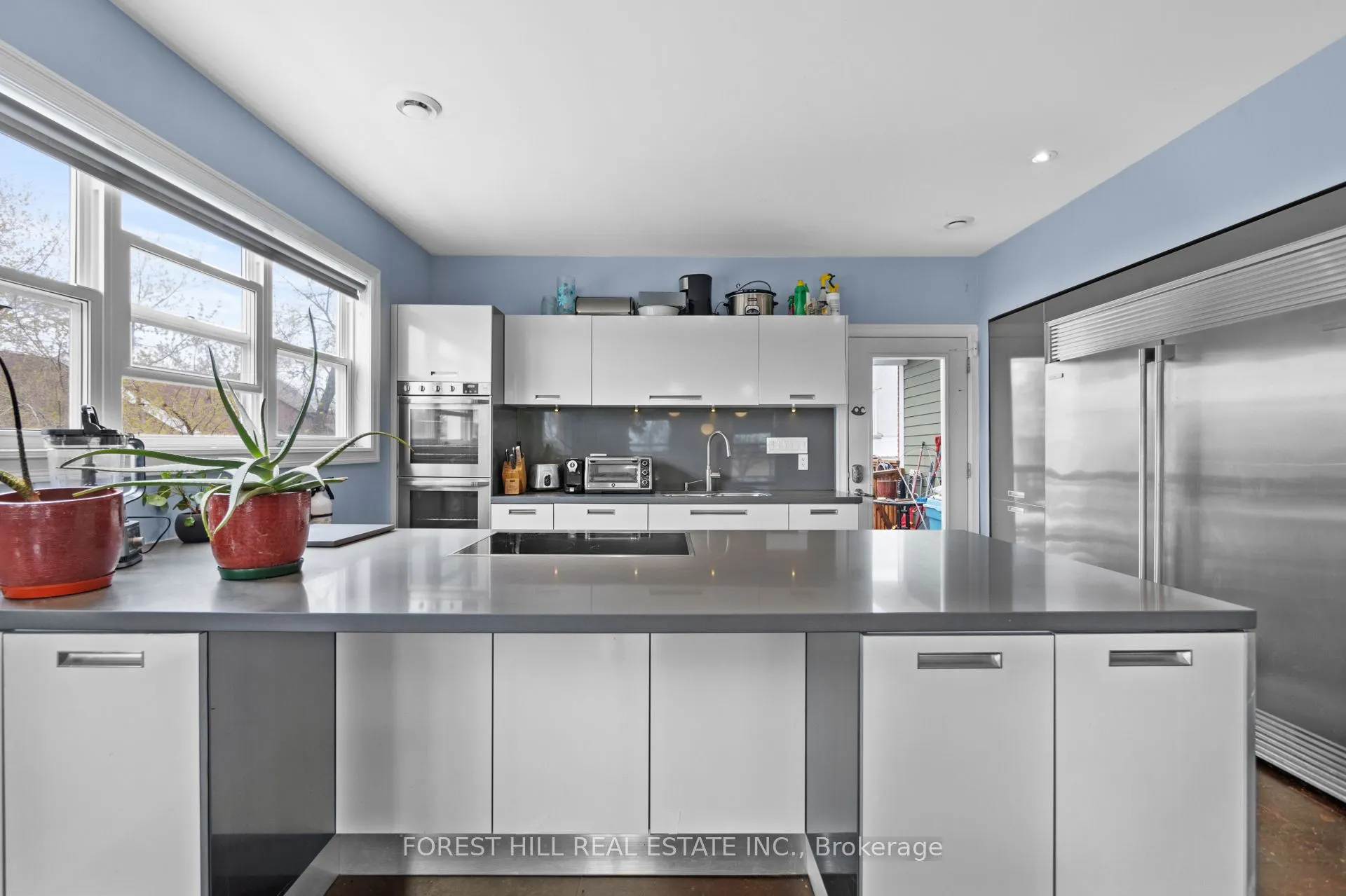 201 Queen Street S