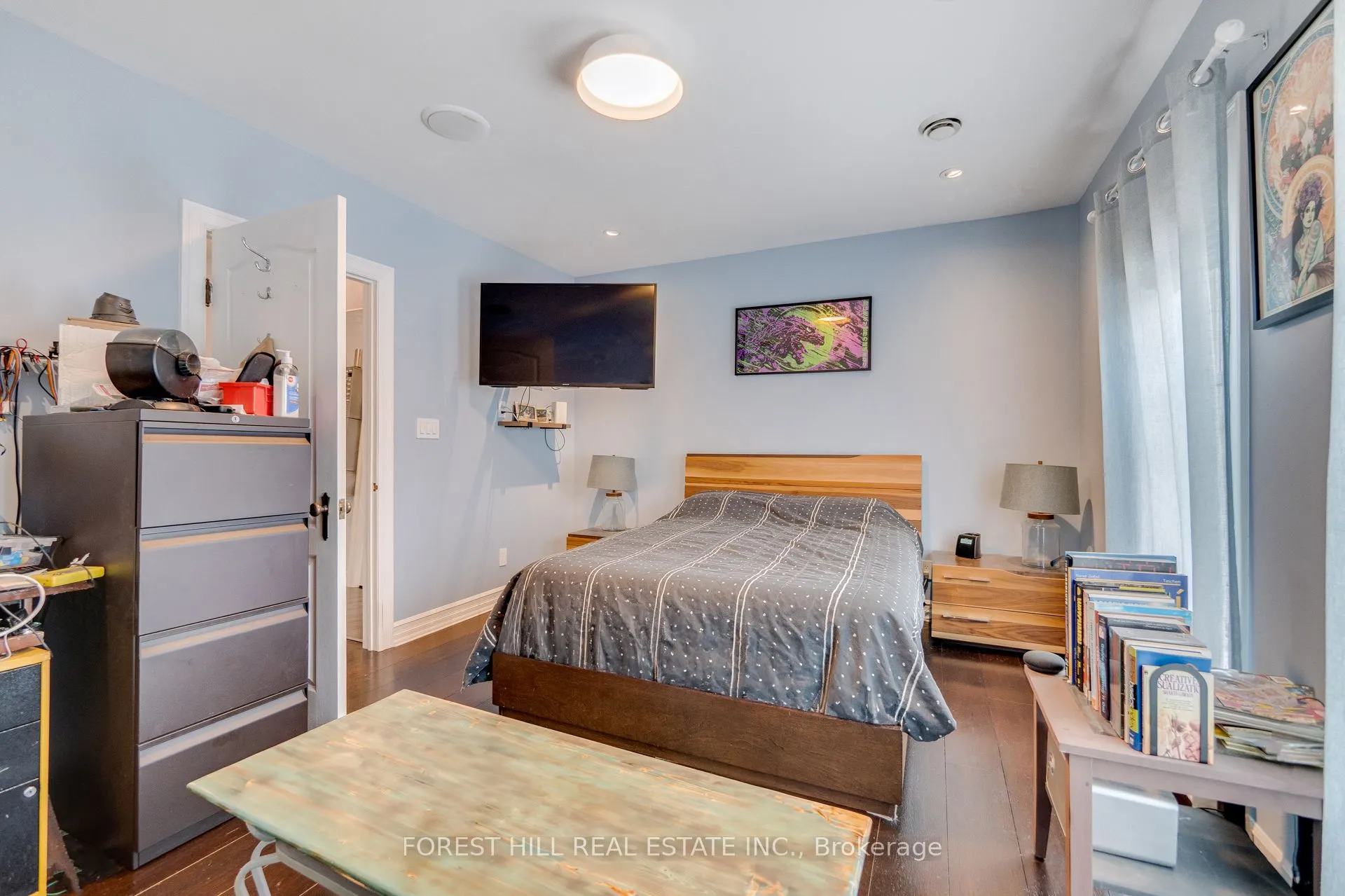 201 Queen Street S