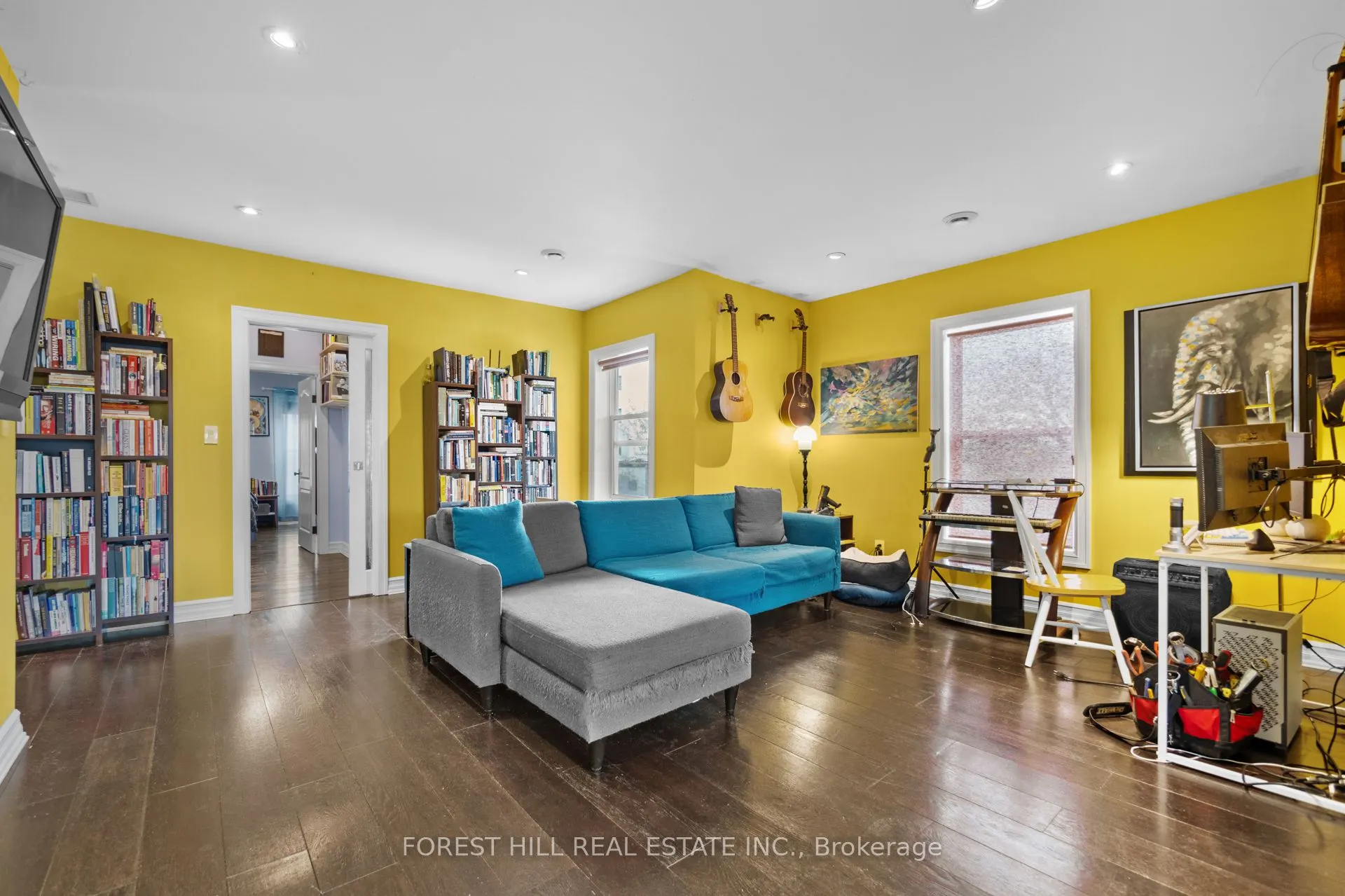 201 Queen Street S