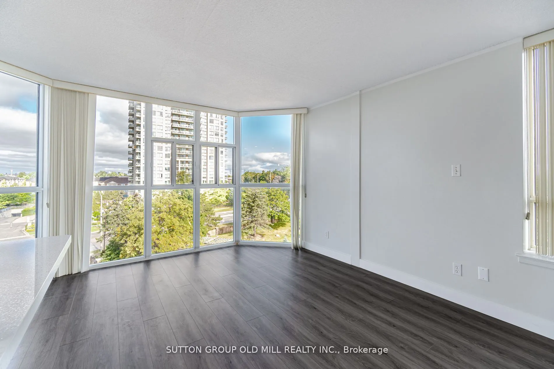 1360 Rathburn Road E, #504