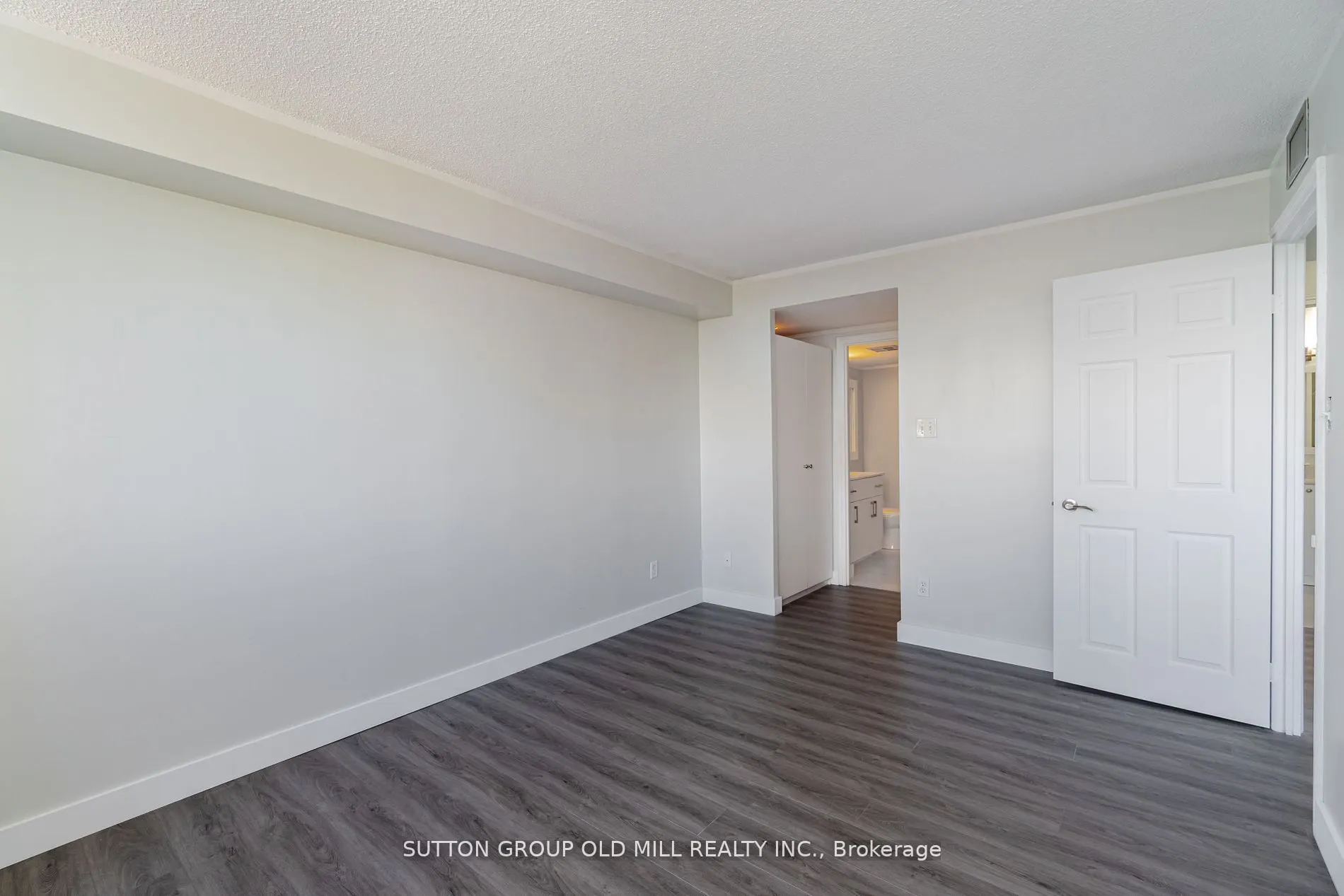 1360 Rathburn Road E, #504