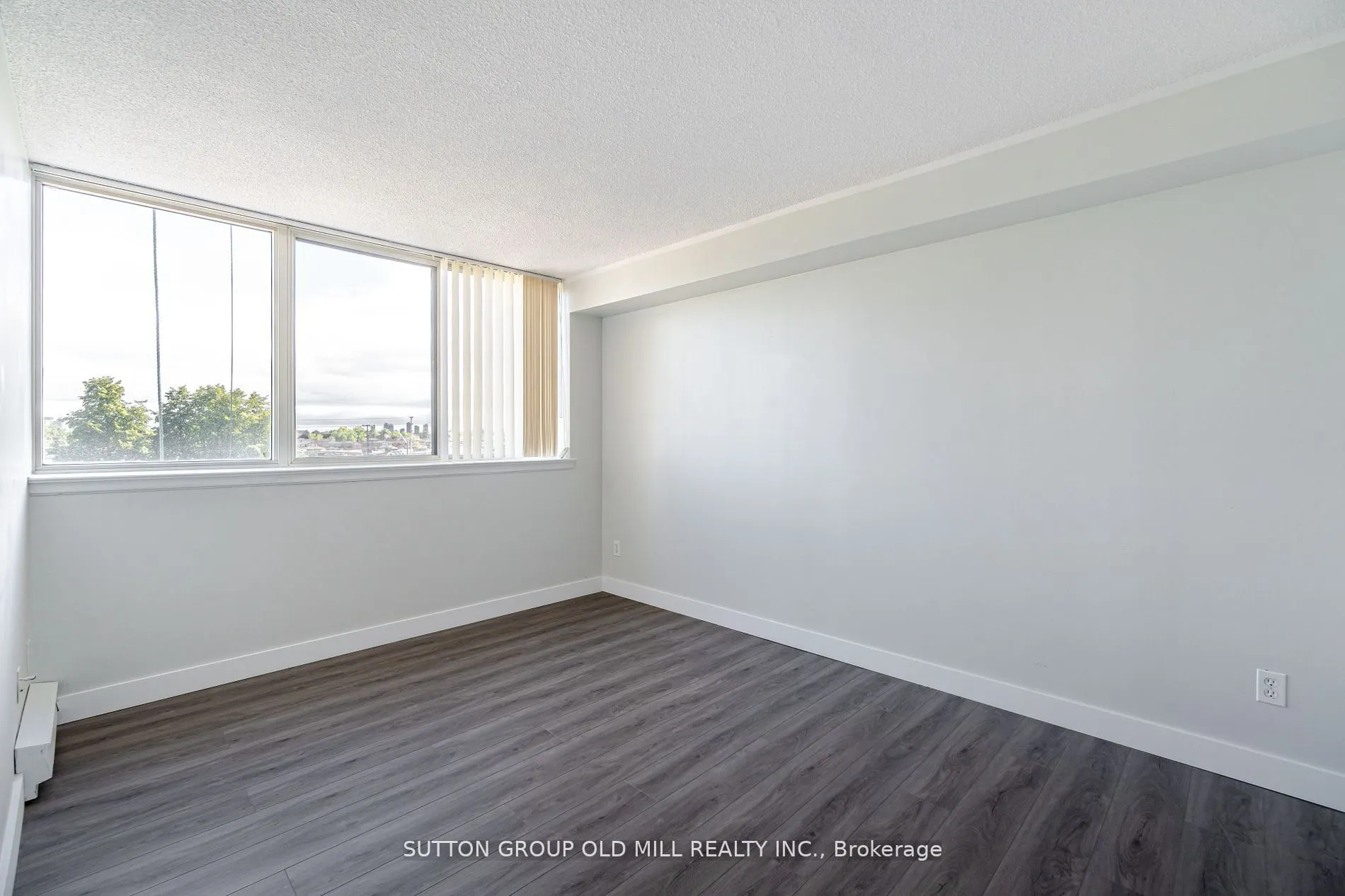 1360 Rathburn Road E, #504