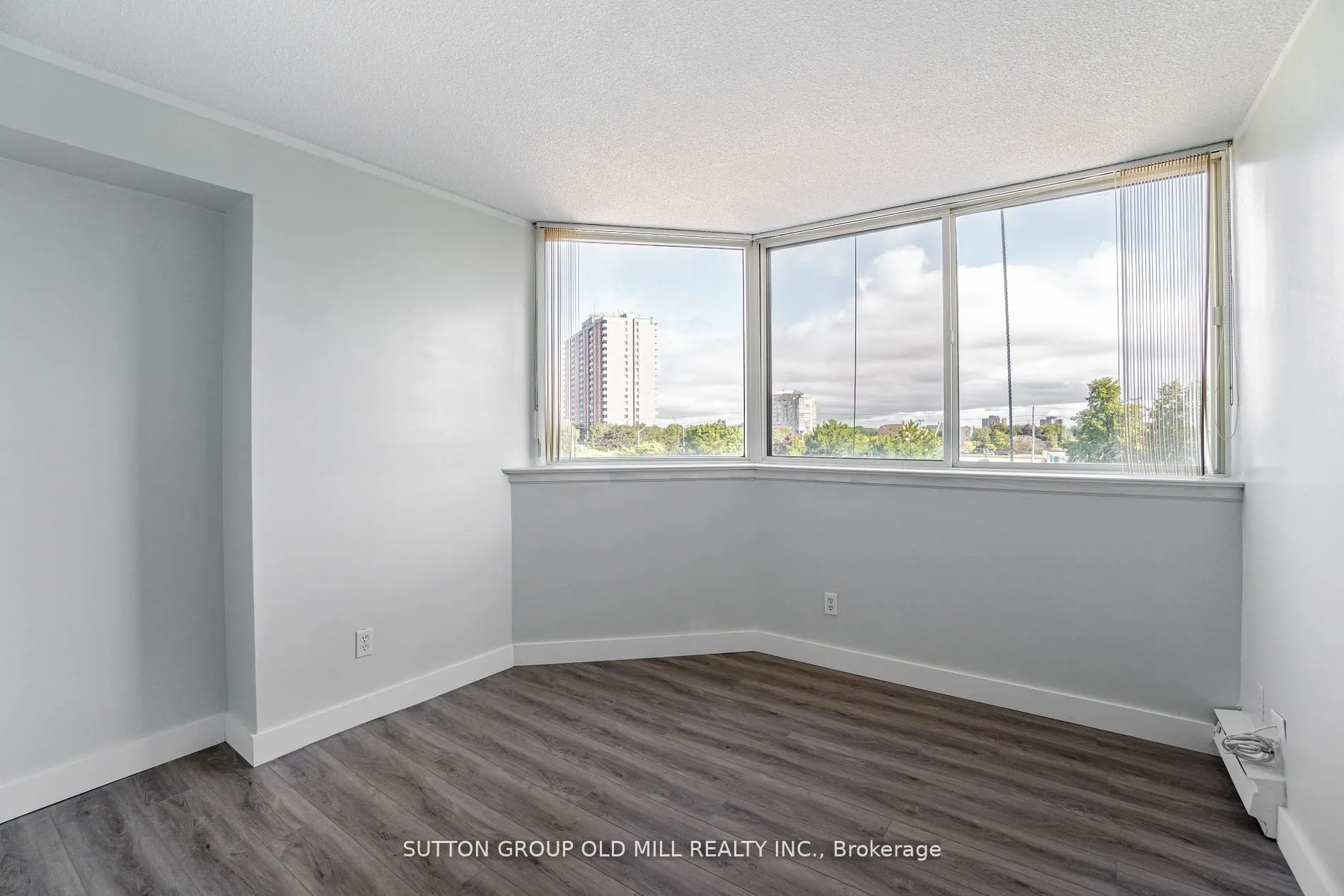 1360 Rathburn Road E, #504