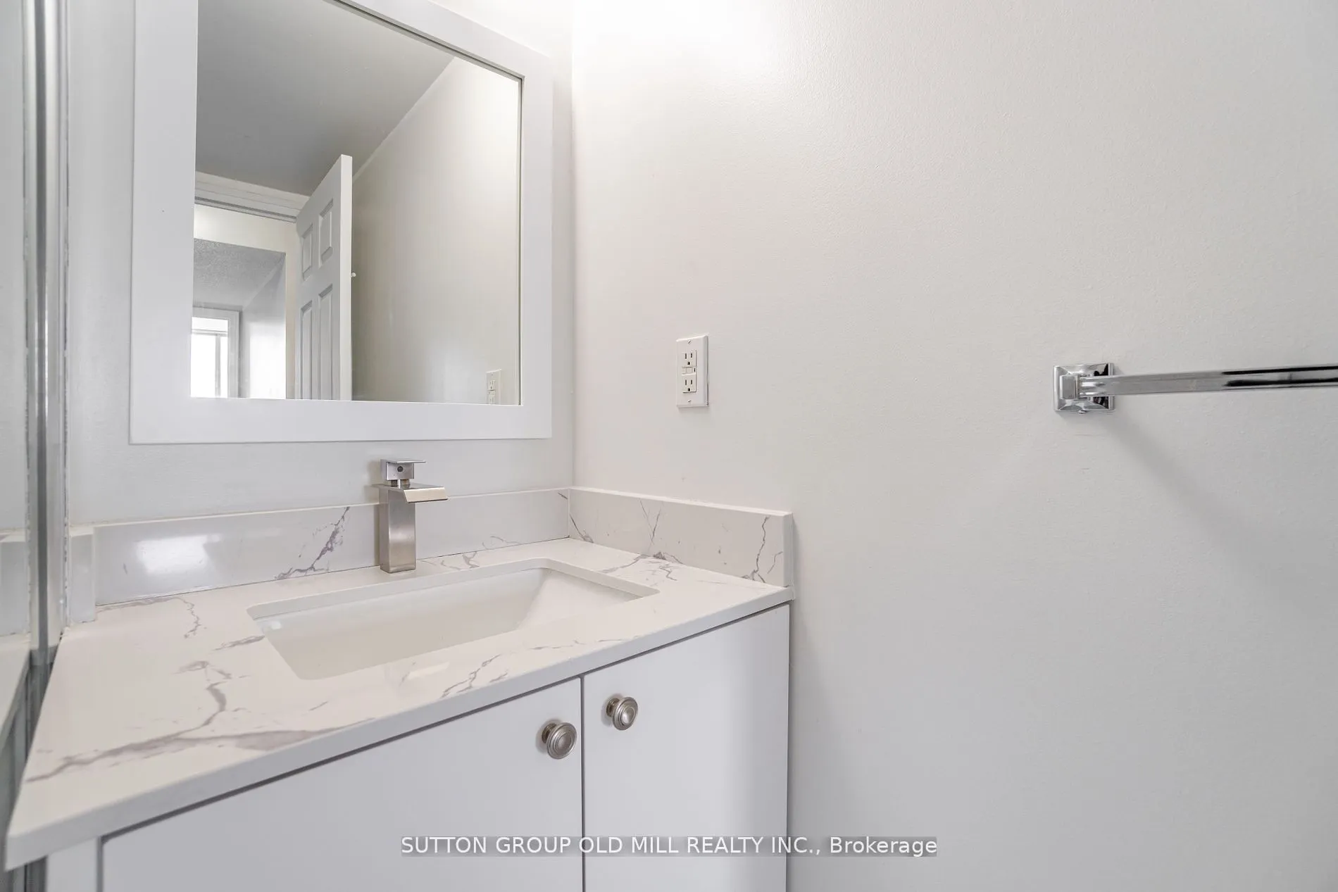 1360 Rathburn Road E, #504
