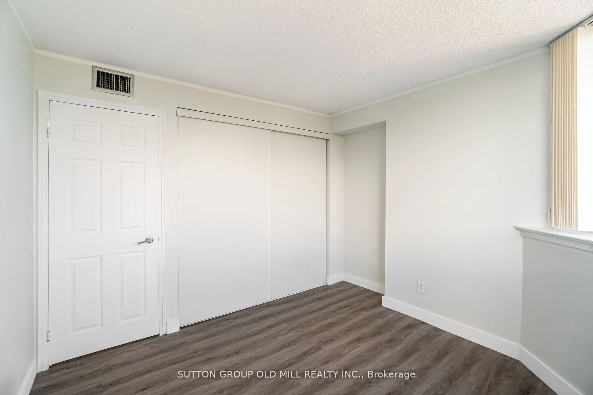 1360 Rathburn Road E, #504