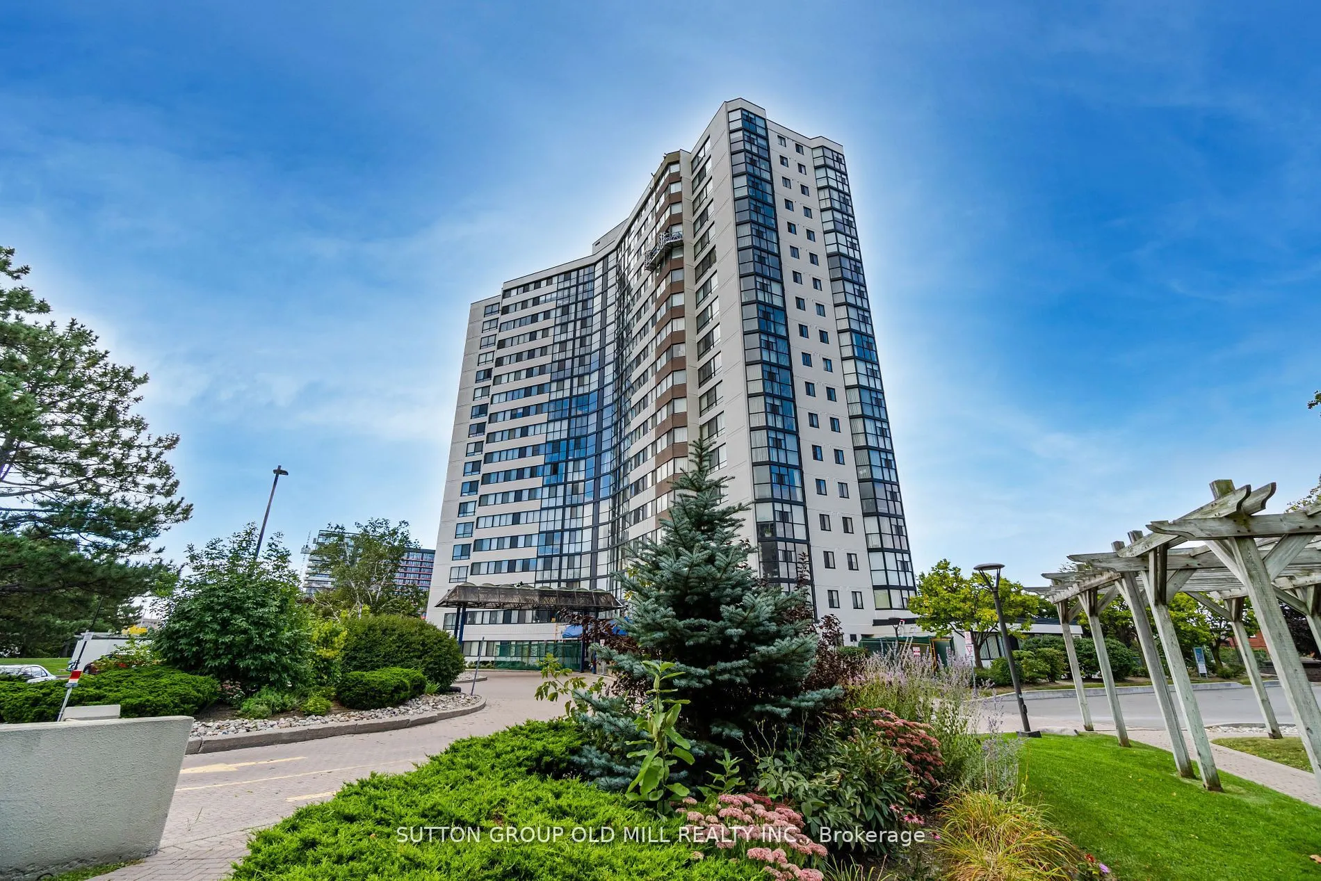 1360 Rathburn Road E, #504