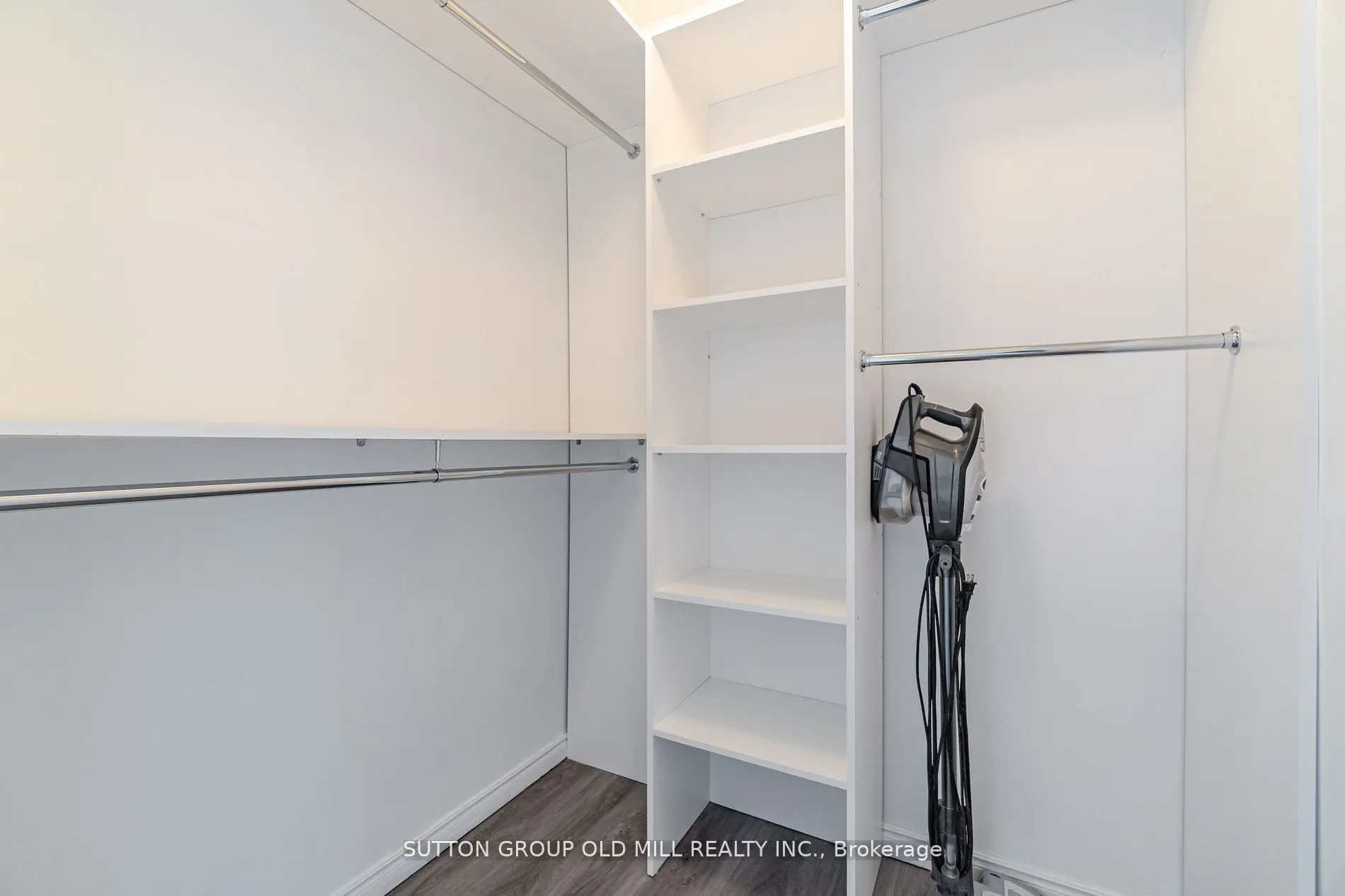 1360 Rathburn Road E, #504