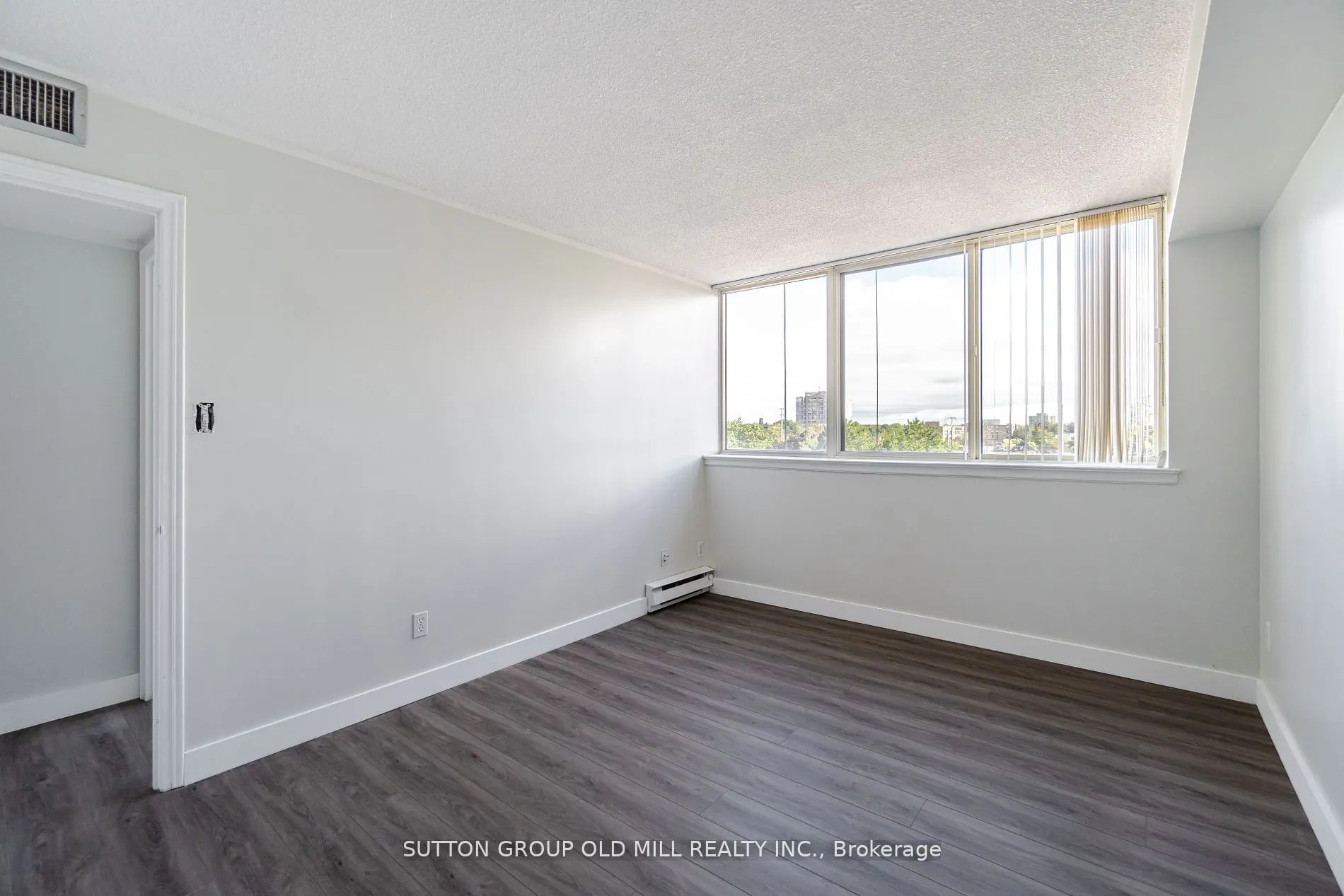 1360 Rathburn Road E, #504