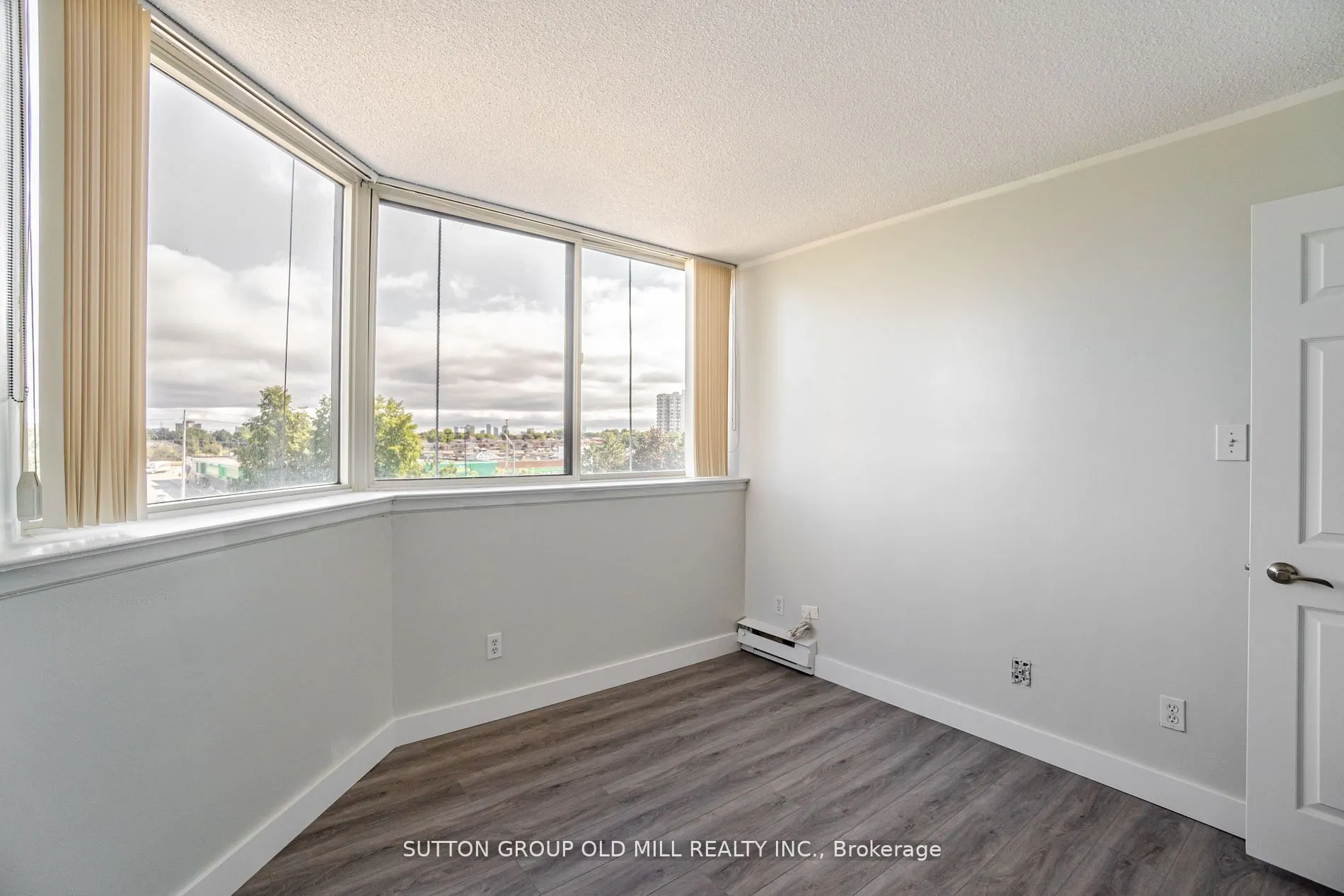 1360 Rathburn Road E, #504